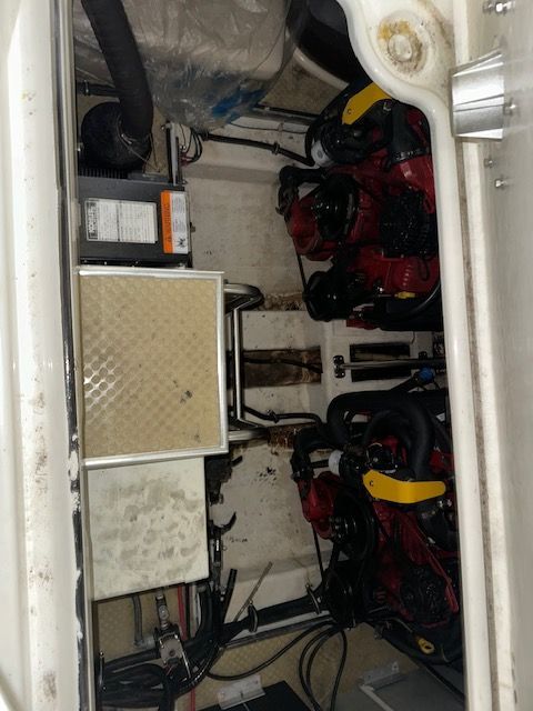 2004 Larson 31 CABRIO Image Thumbnail #11