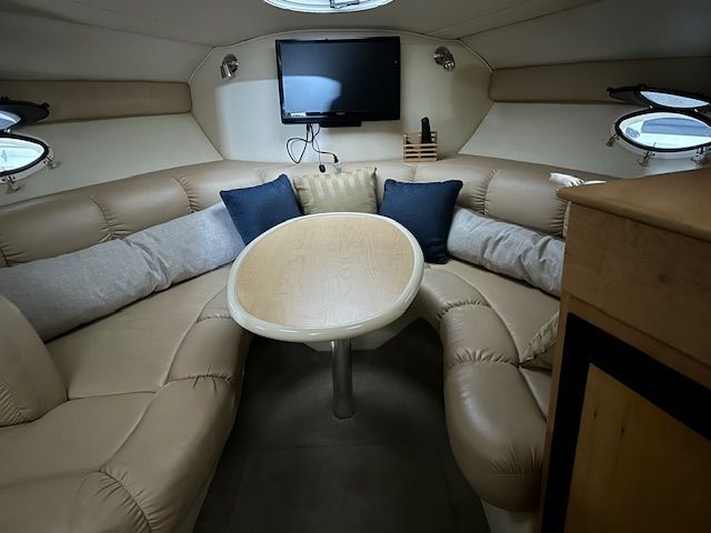 2004 Larson 31 CABRIO Image Thumbnail #12