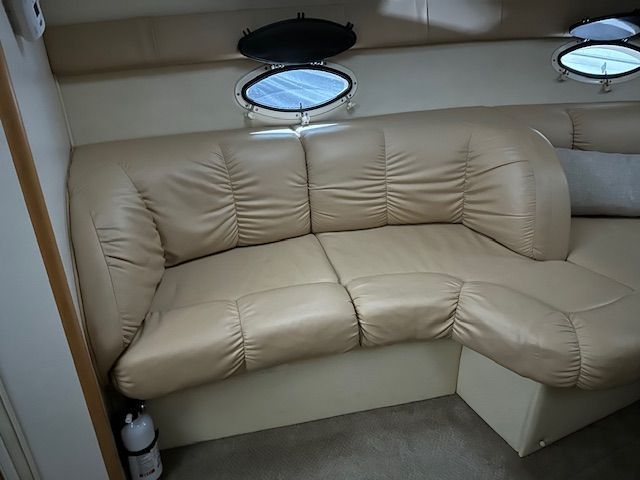 2004 Larson 31 CABRIO Image Thumbnail #13