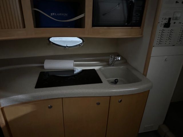 2004 Larson 31 CABRIO Image Thumbnail #14