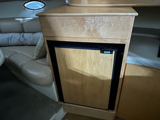 2004 Larson 31 CABRIO Image Thumbnail #16