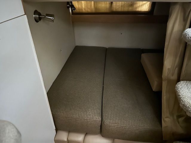 2004 Larson 31 CABRIO Image Thumbnail #17