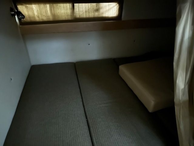 2004 Larson 31 CABRIO Image Thumbnail #18