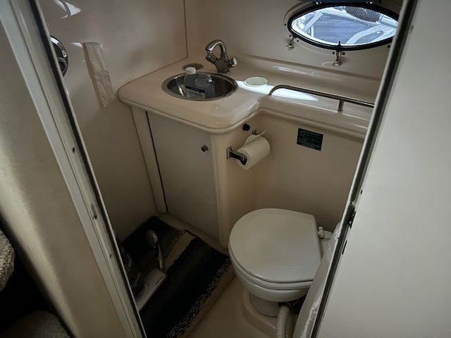 2004 Larson 31 CABRIO Image Thumbnail #19