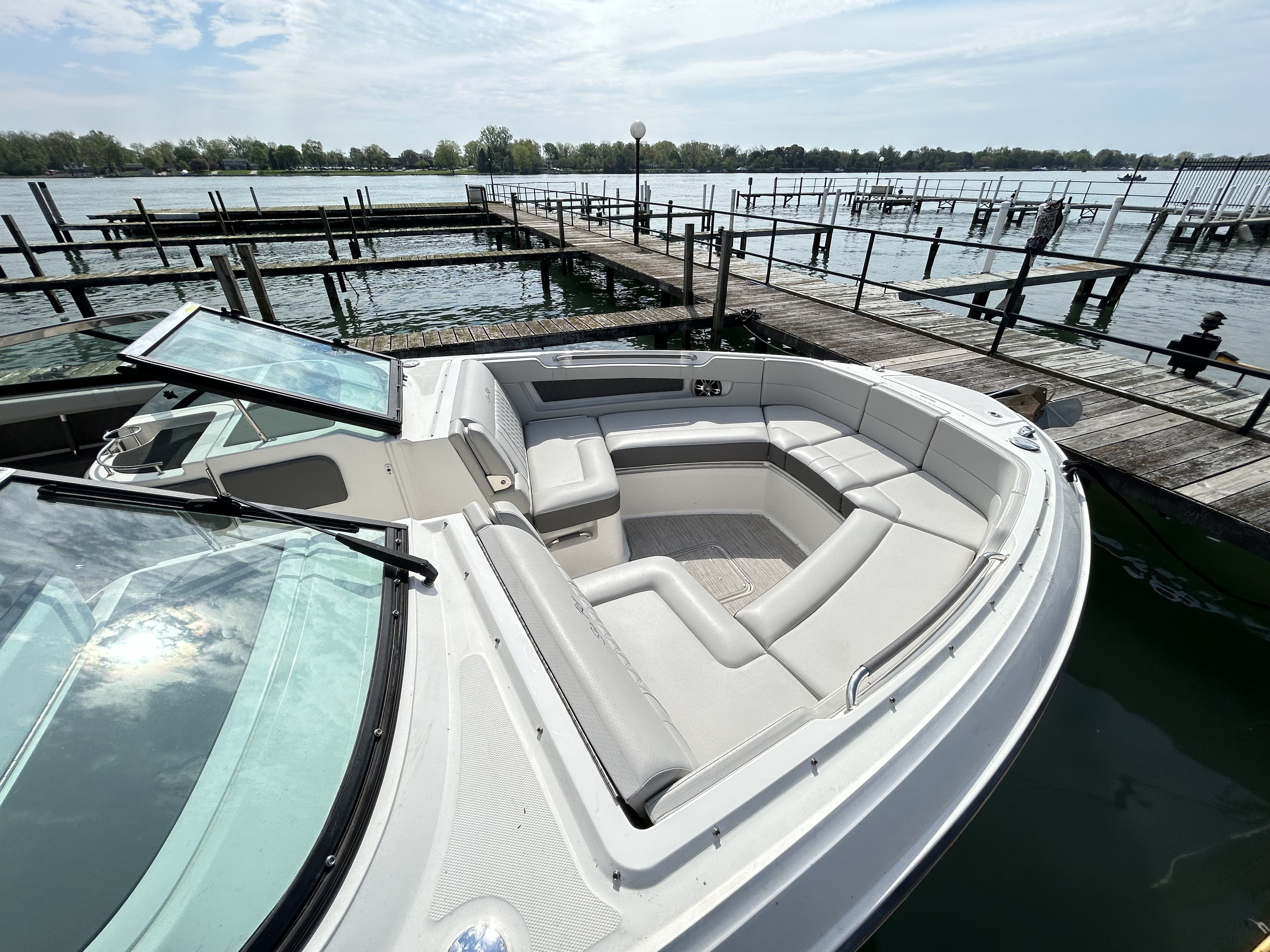 2021 Sea Ray SLX 310 Image Thumbnail #2