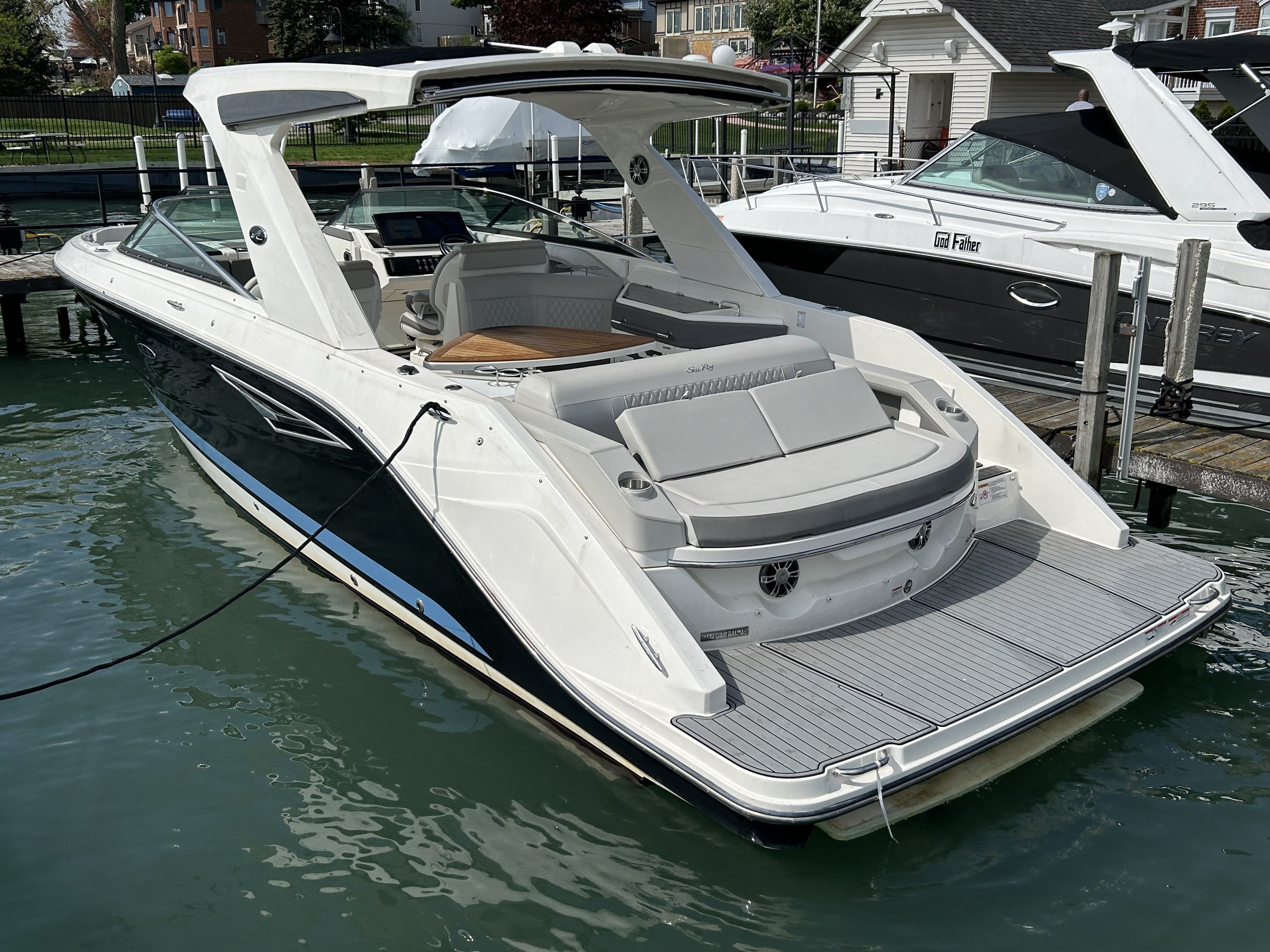 2021 Sea Ray SLX 310 Image Thumbnail #3