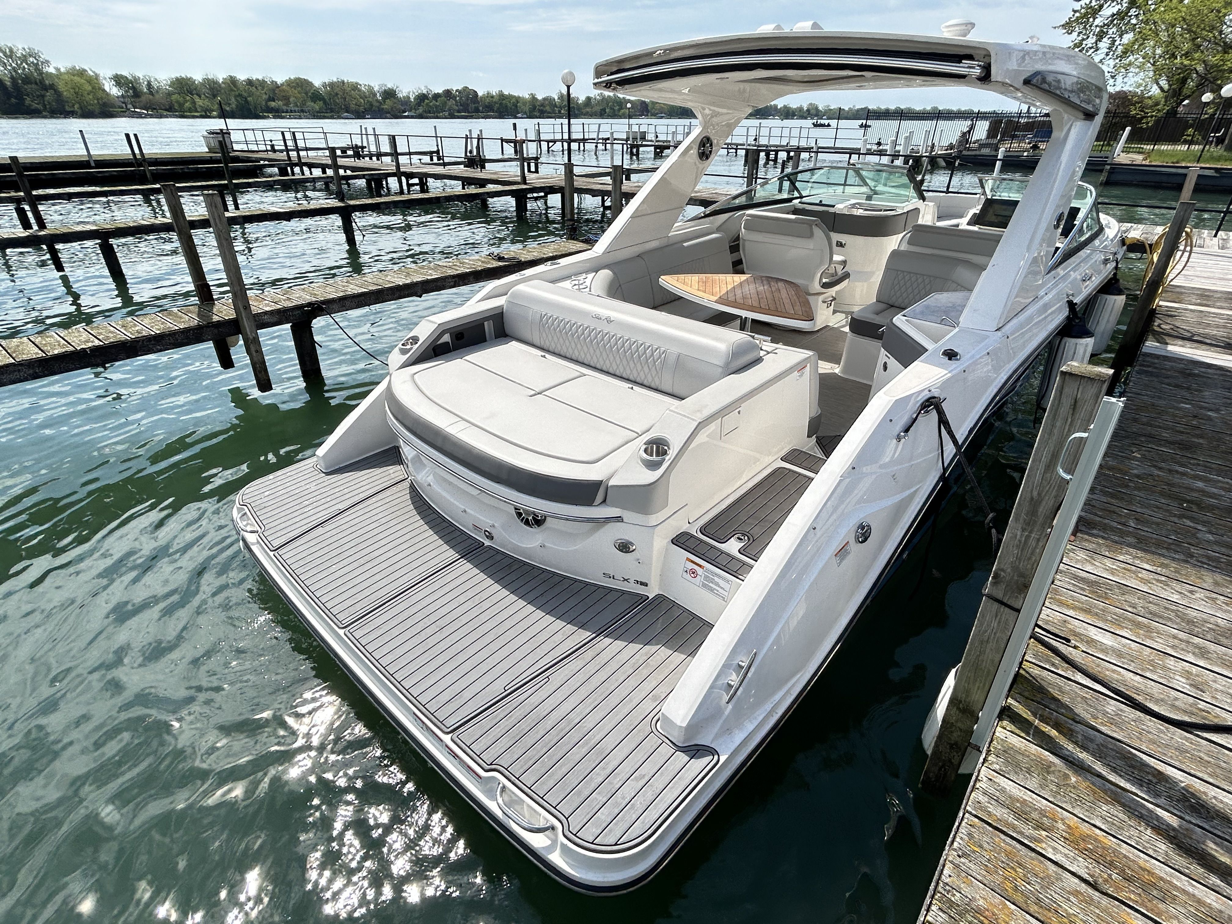 2021 Sea Ray SLX 310 Image Thumbnail #5