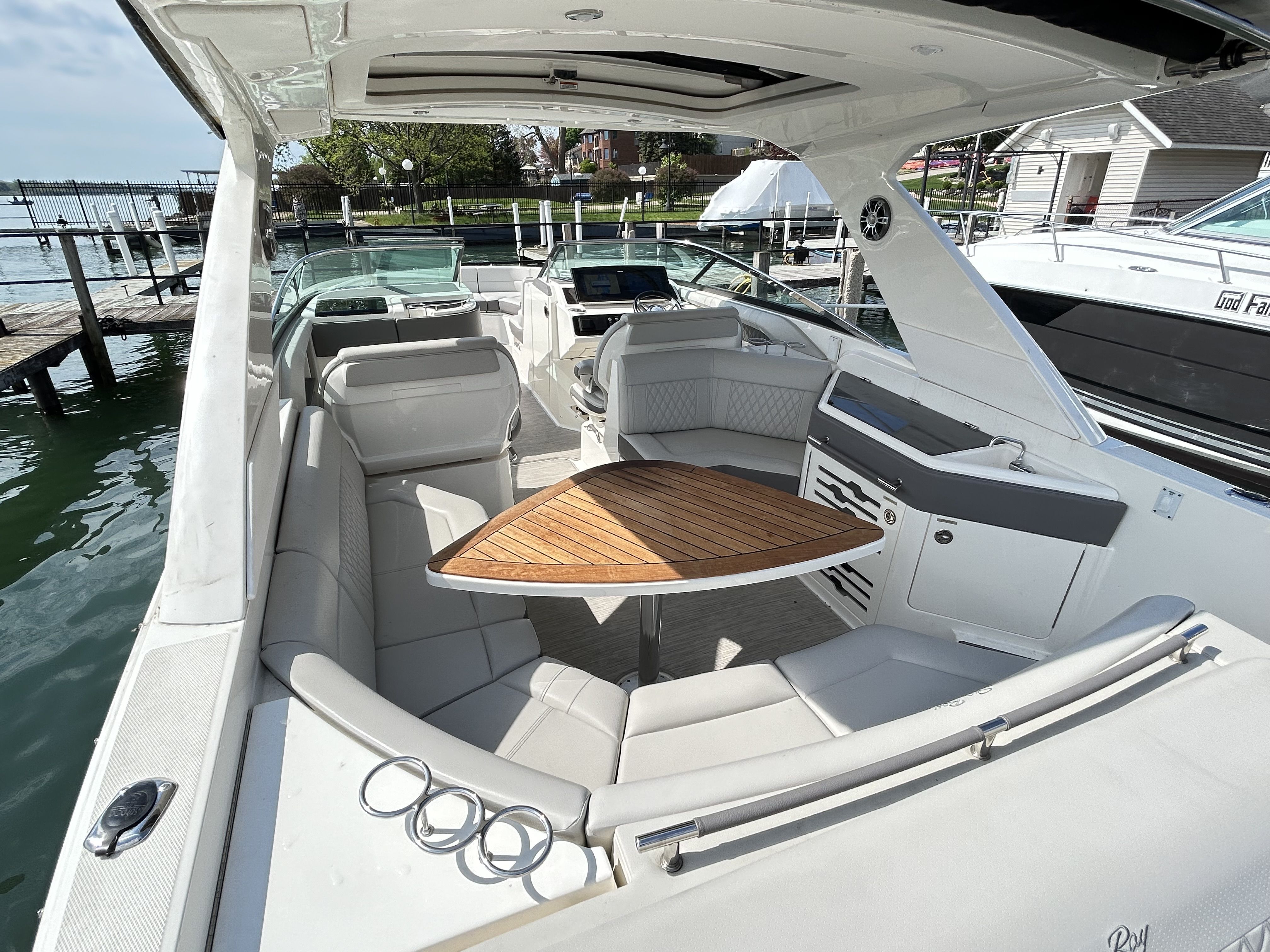 2021 Sea Ray SLX 310 Image Thumbnail #8