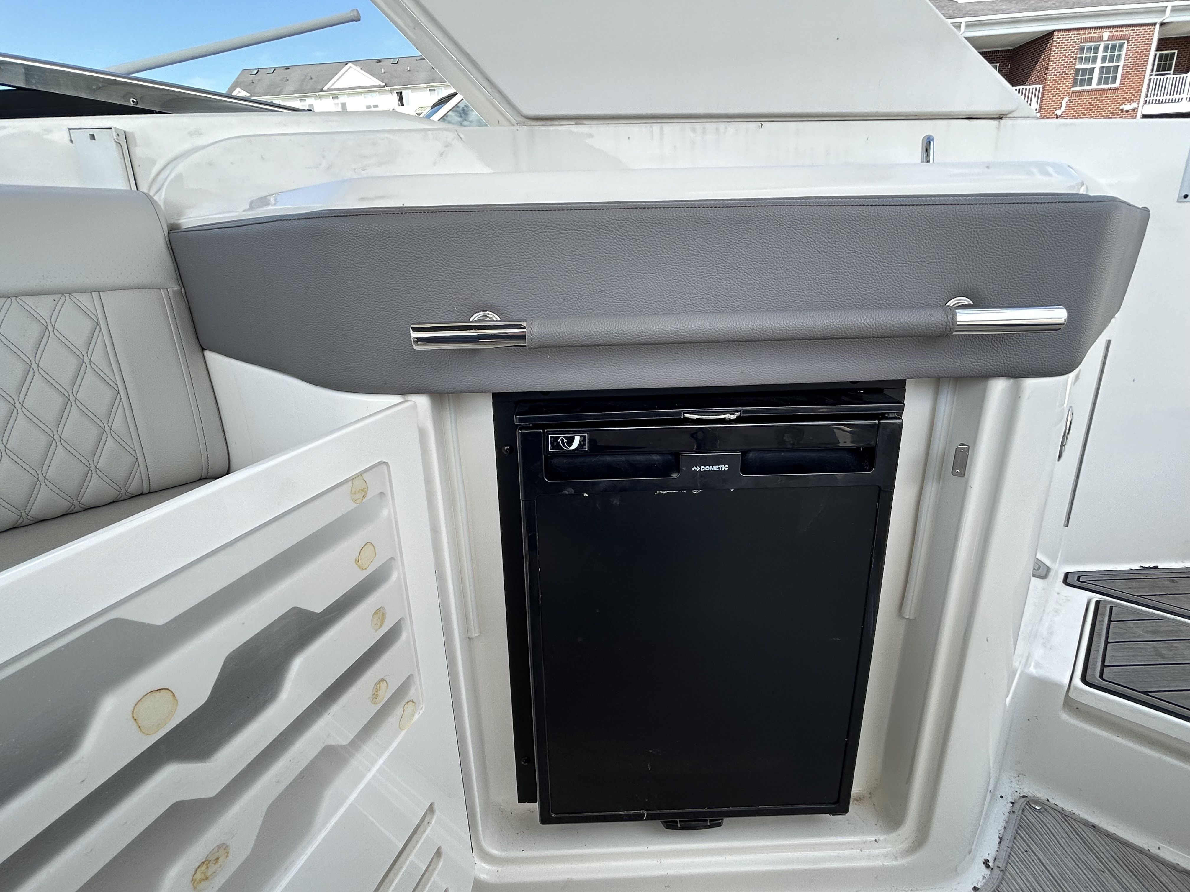 2021 Sea Ray SLX 310 Image Thumbnail #10