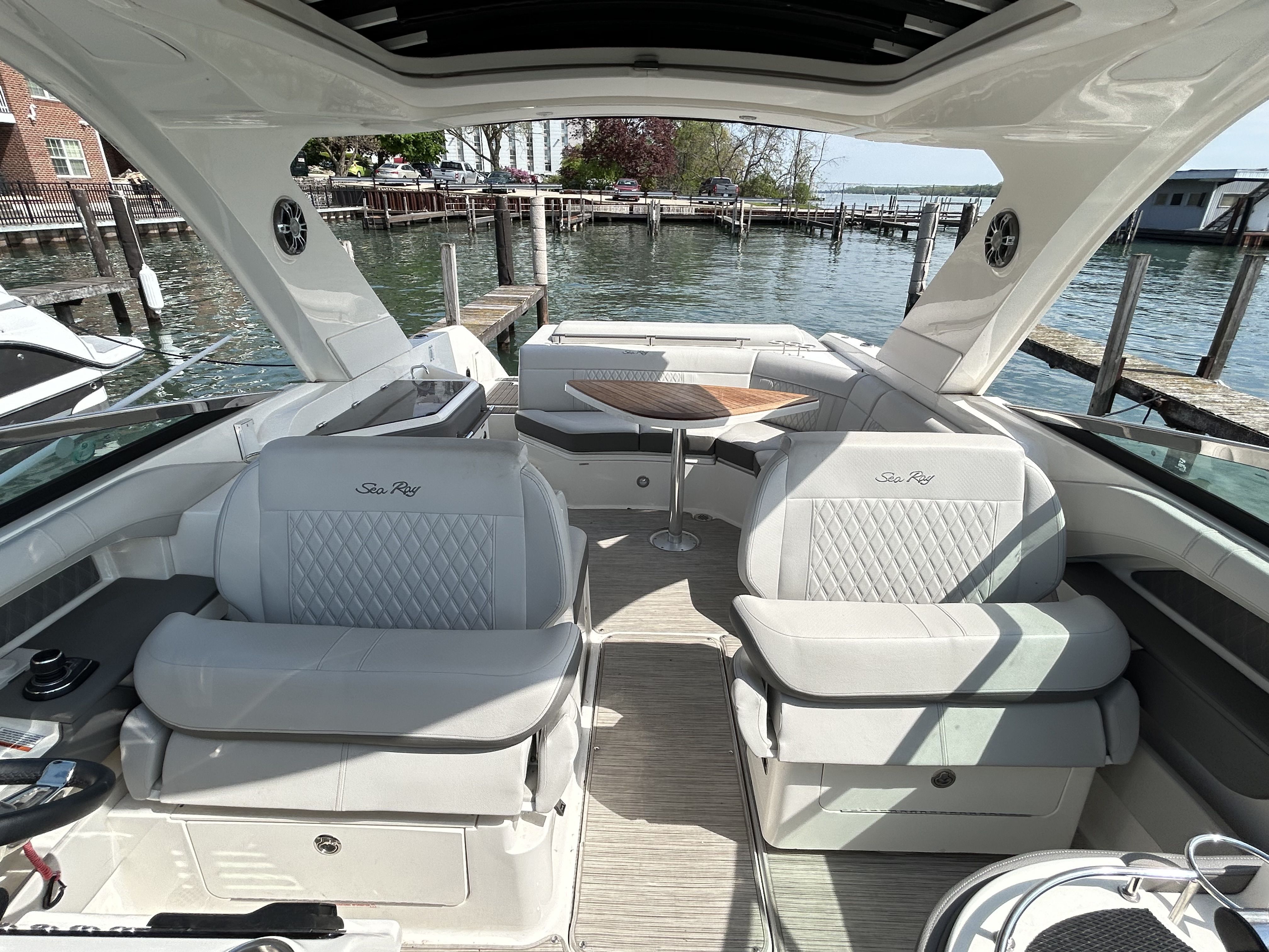 2021 Sea Ray SLX 310 Image Thumbnail #11