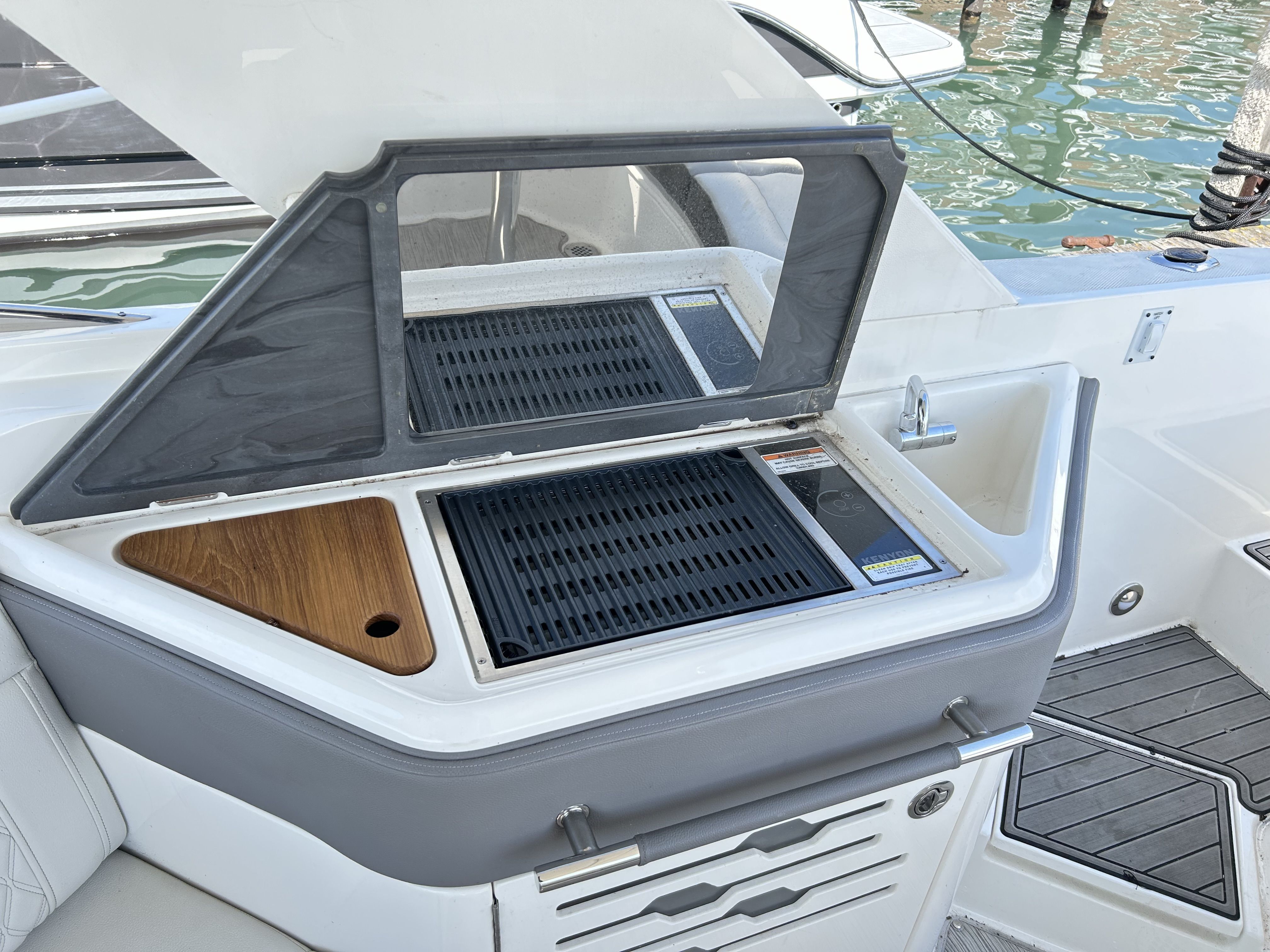 2021 Sea Ray SLX 310 Image Thumbnail #25