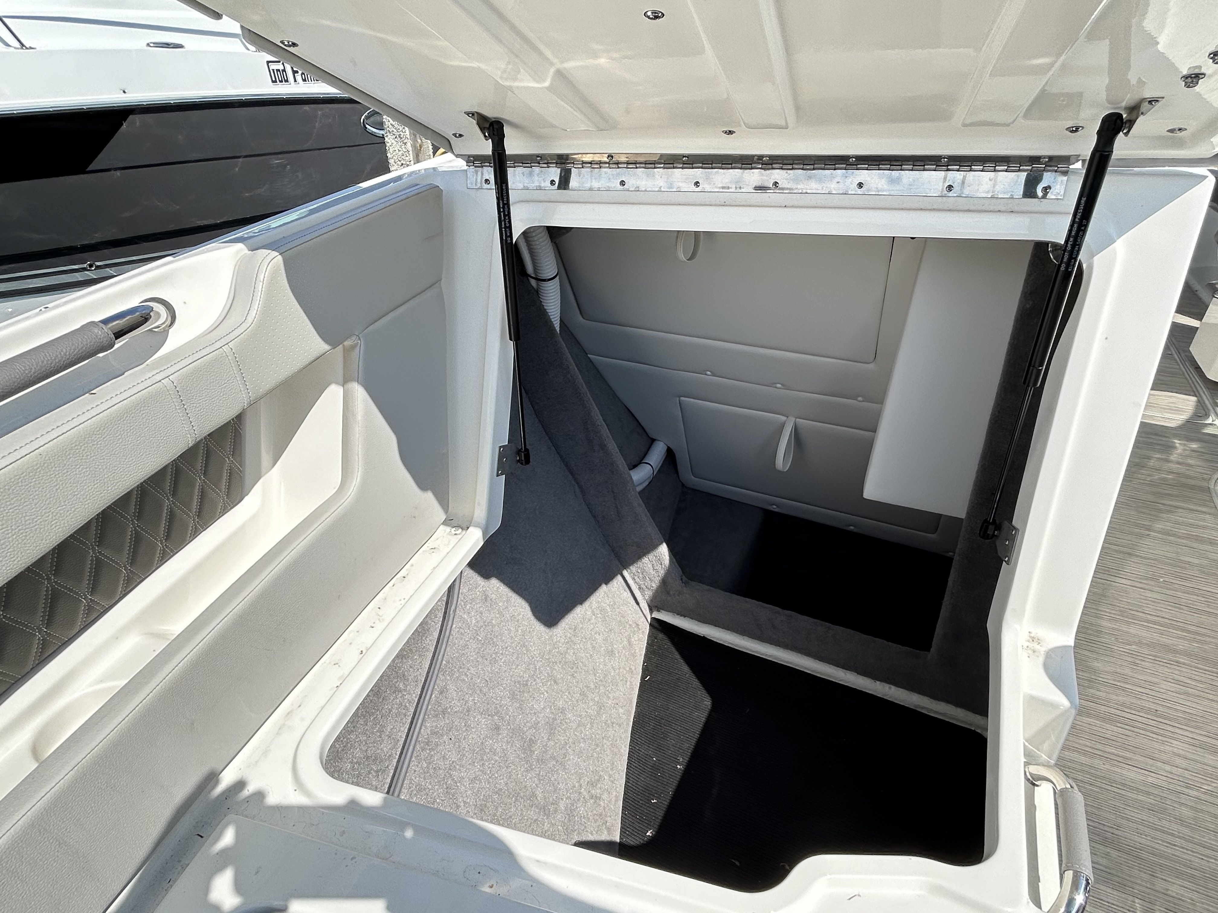 2021 Sea Ray SLX 310 Image Thumbnail #27