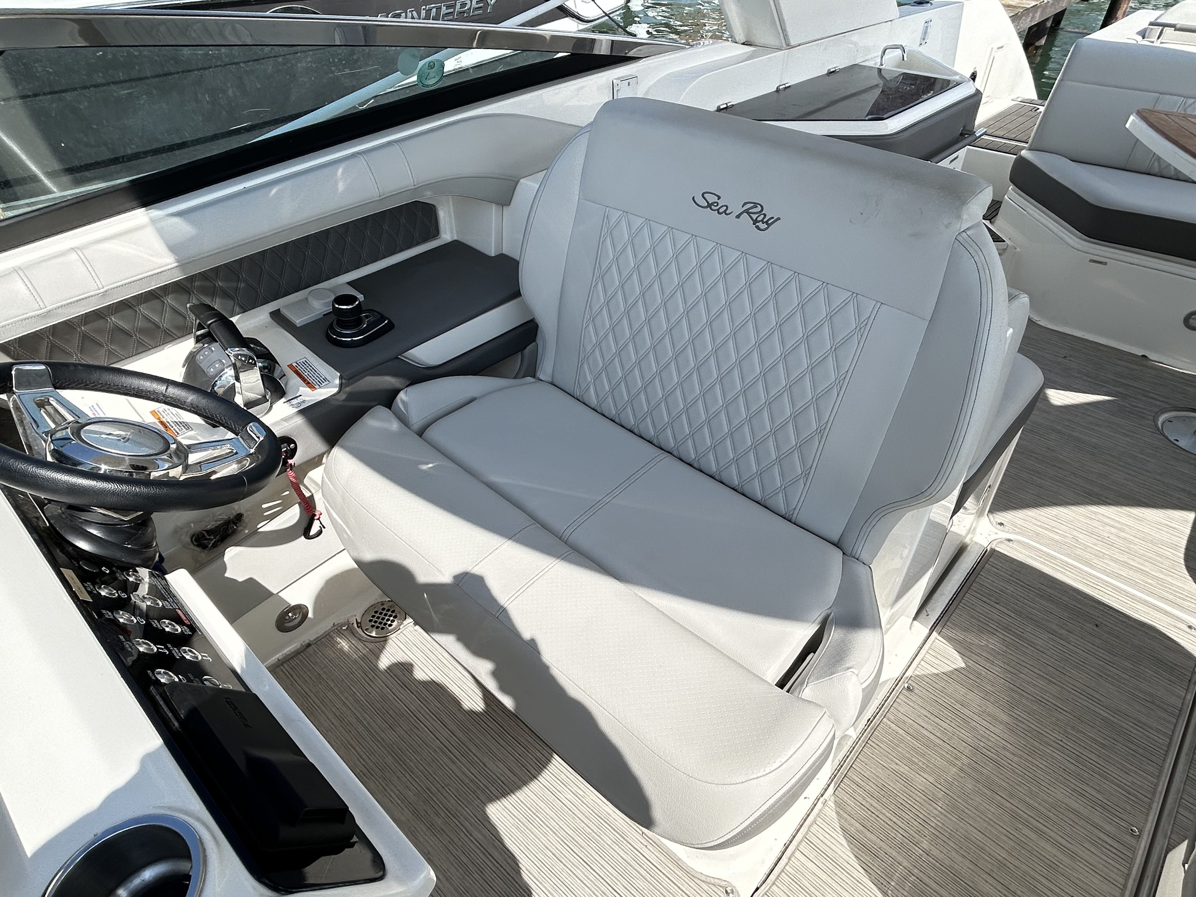 2021 Sea Ray SLX 310 Image Thumbnail #15