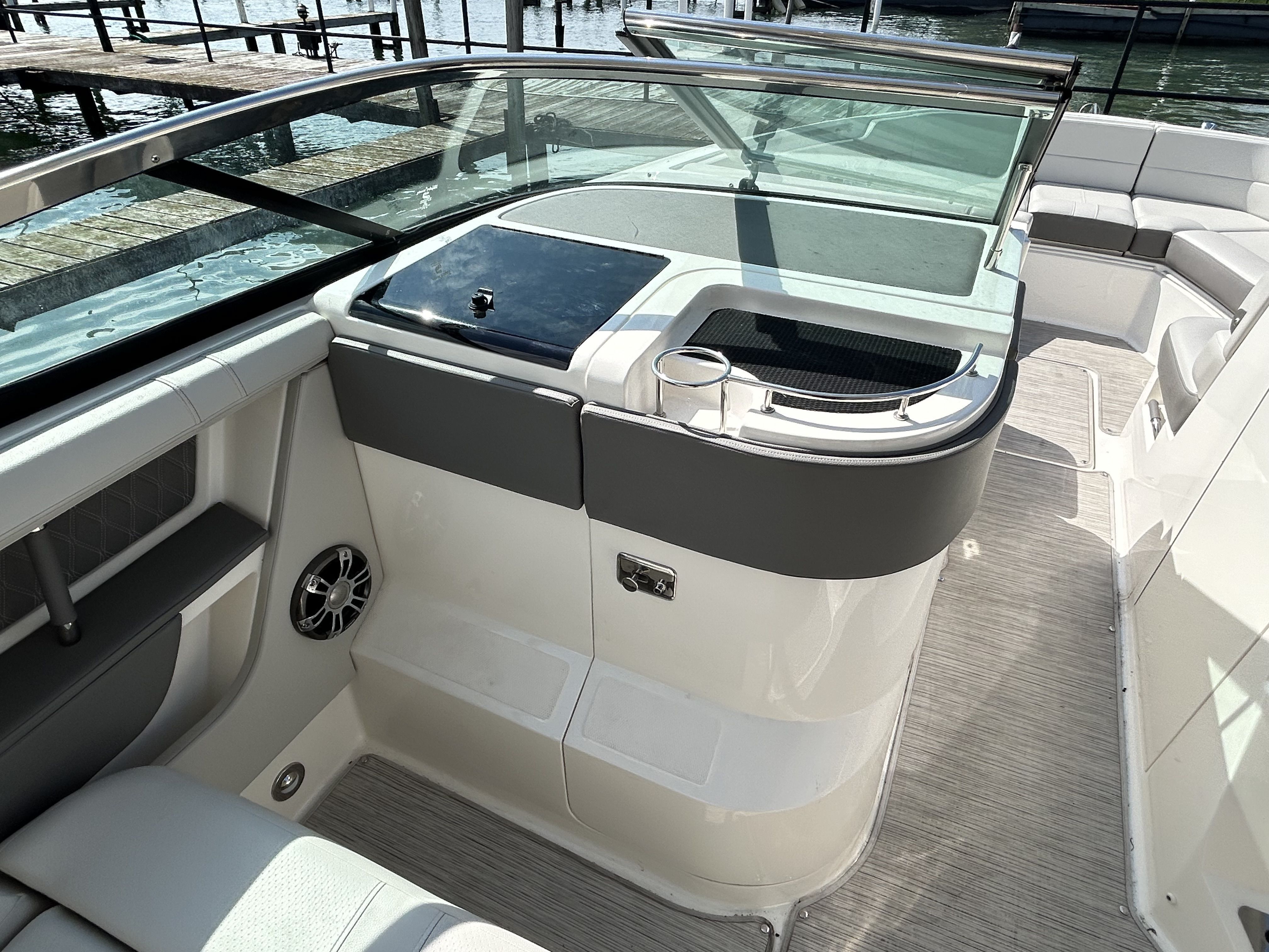 2021 Sea Ray SLX 310 Image Thumbnail #16