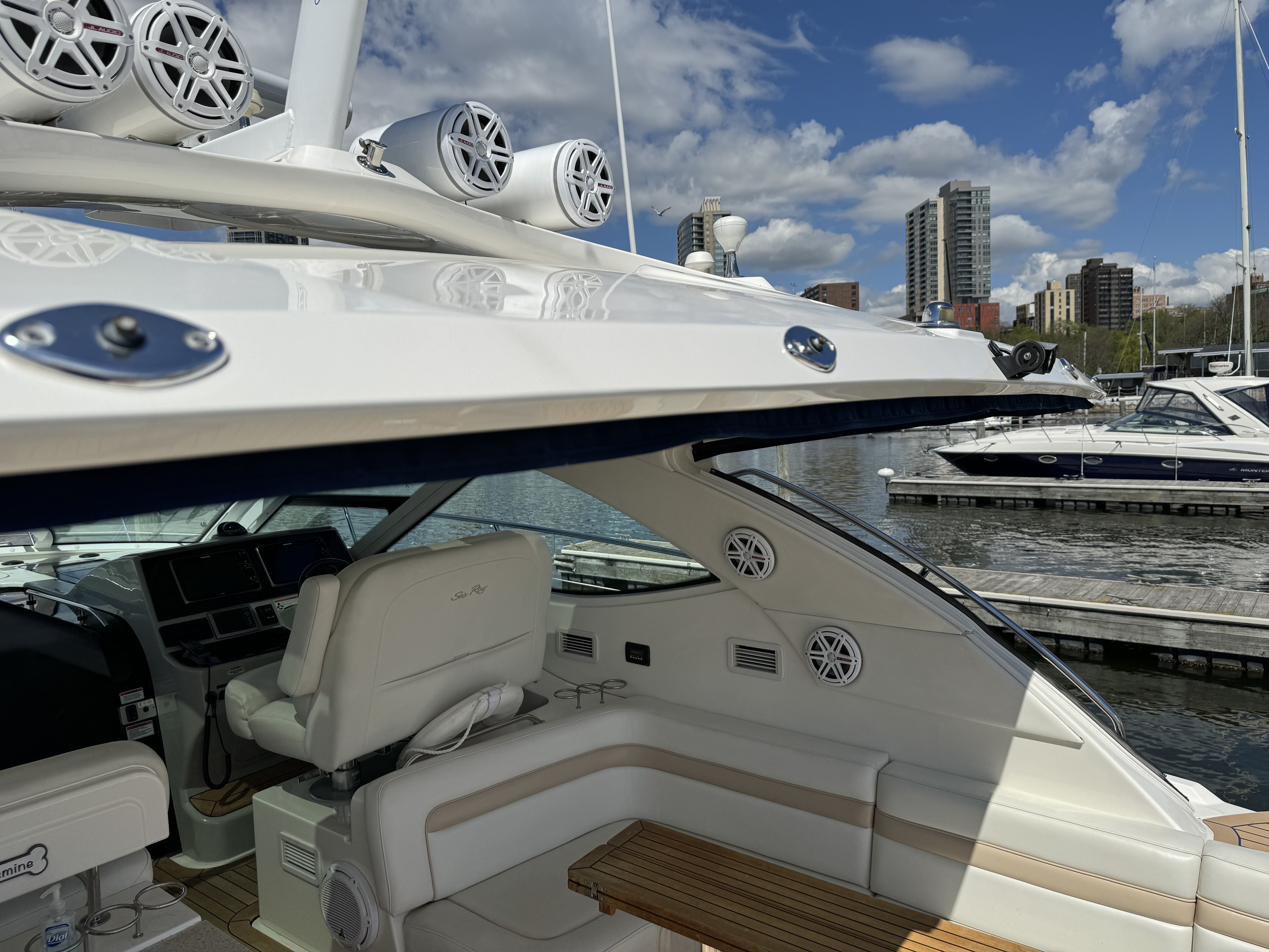 2009 Sea Ray
                                                             43 SUNDANCER Image Thumbnail #9