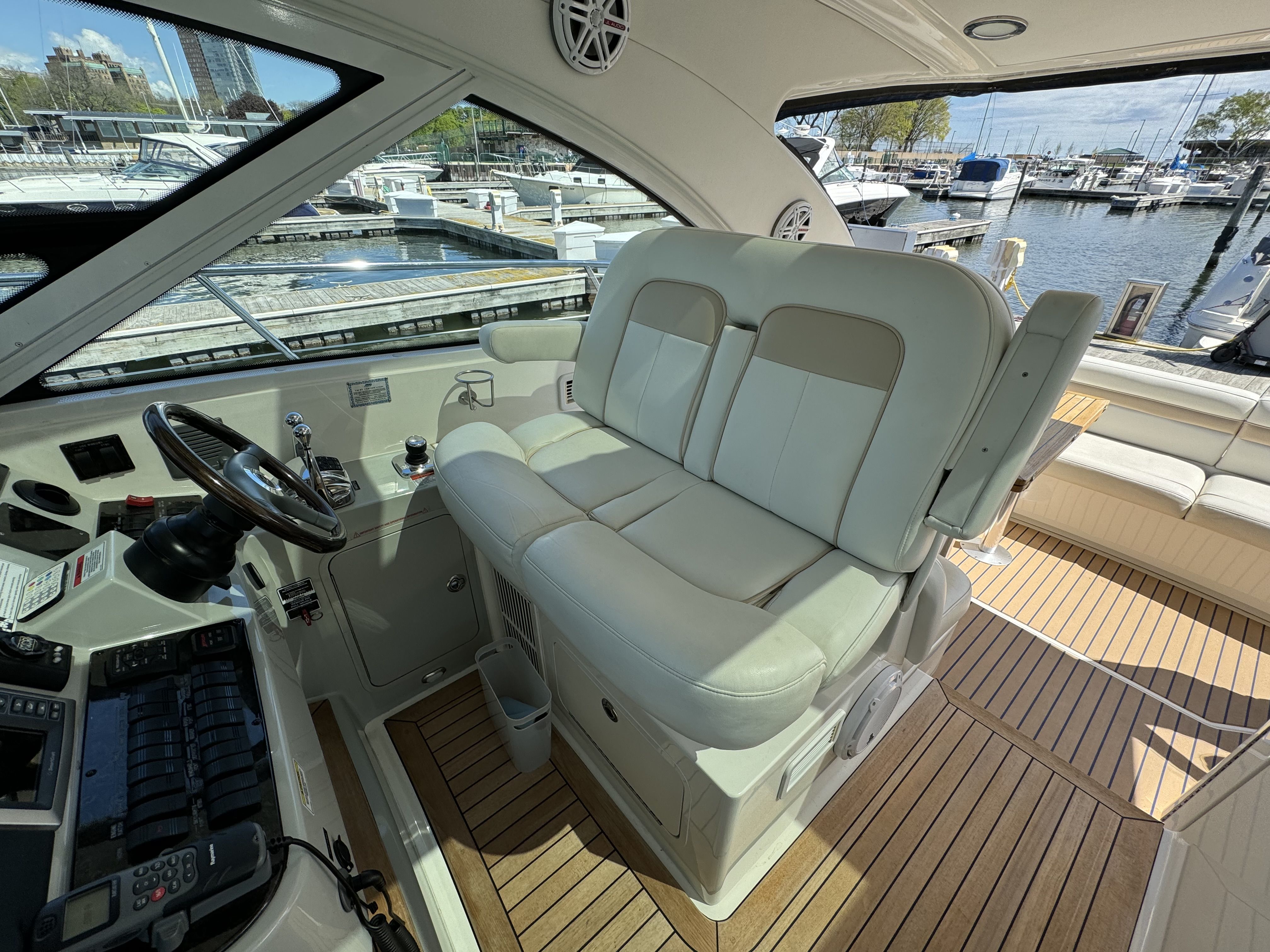 2009 Sea Ray
                                                             43 SUNDANCER Image Thumbnail #21