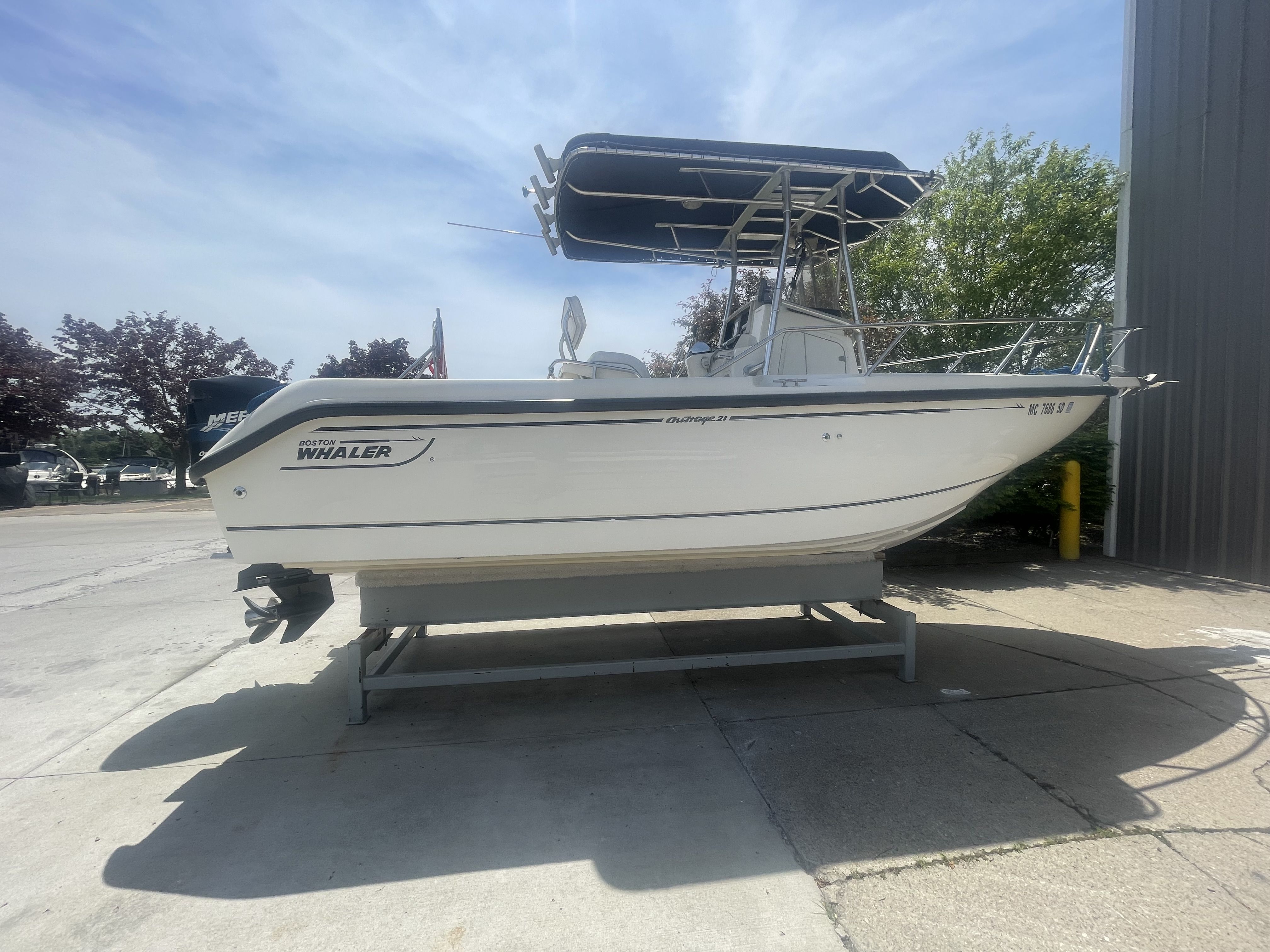 2000 Boston Whaler
                                                             21OUTRAGE Image Thumbnail #0
