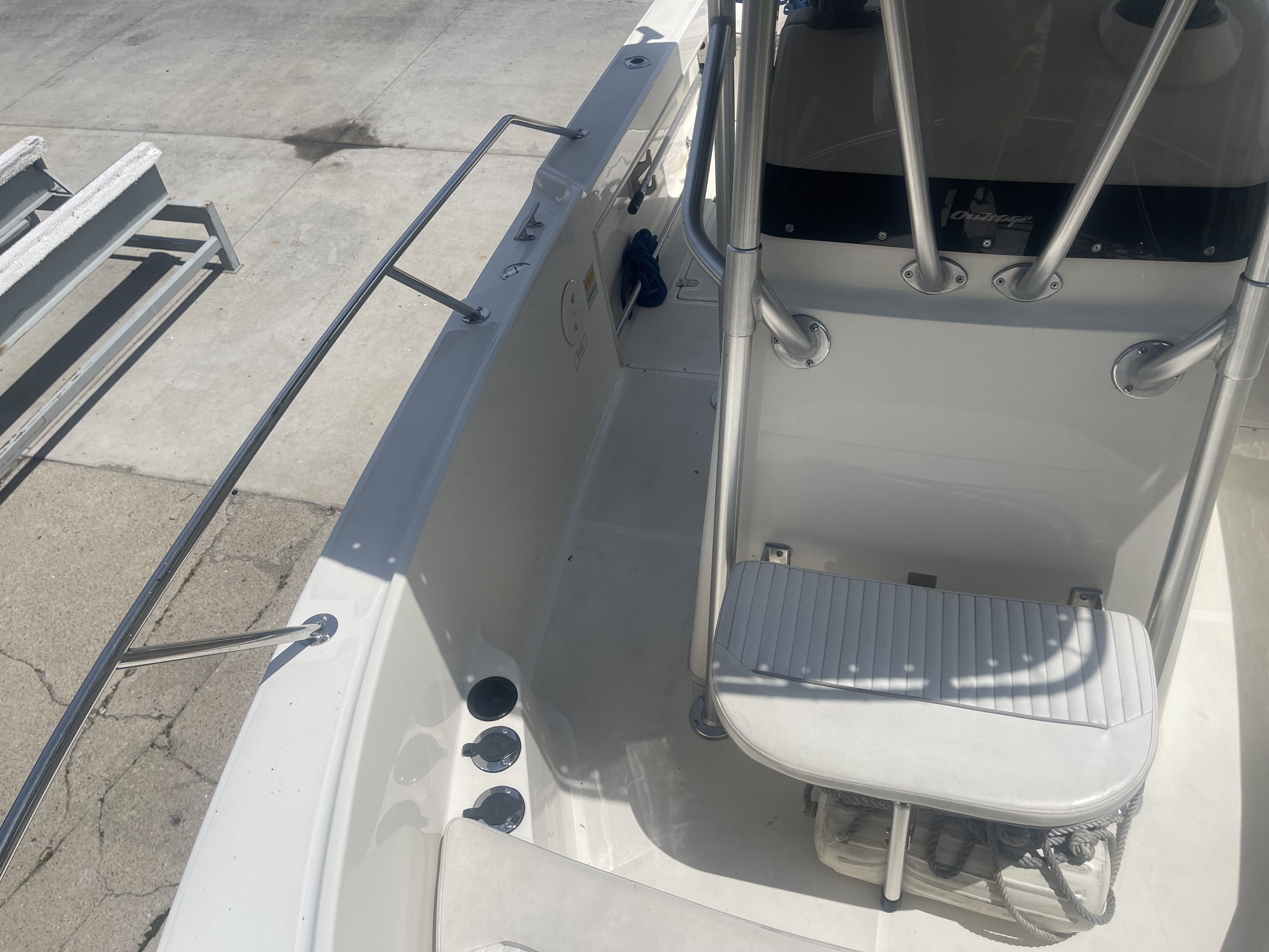 2000 Boston Whaler
                                                             21OUTRAGE Image Thumbnail #6
