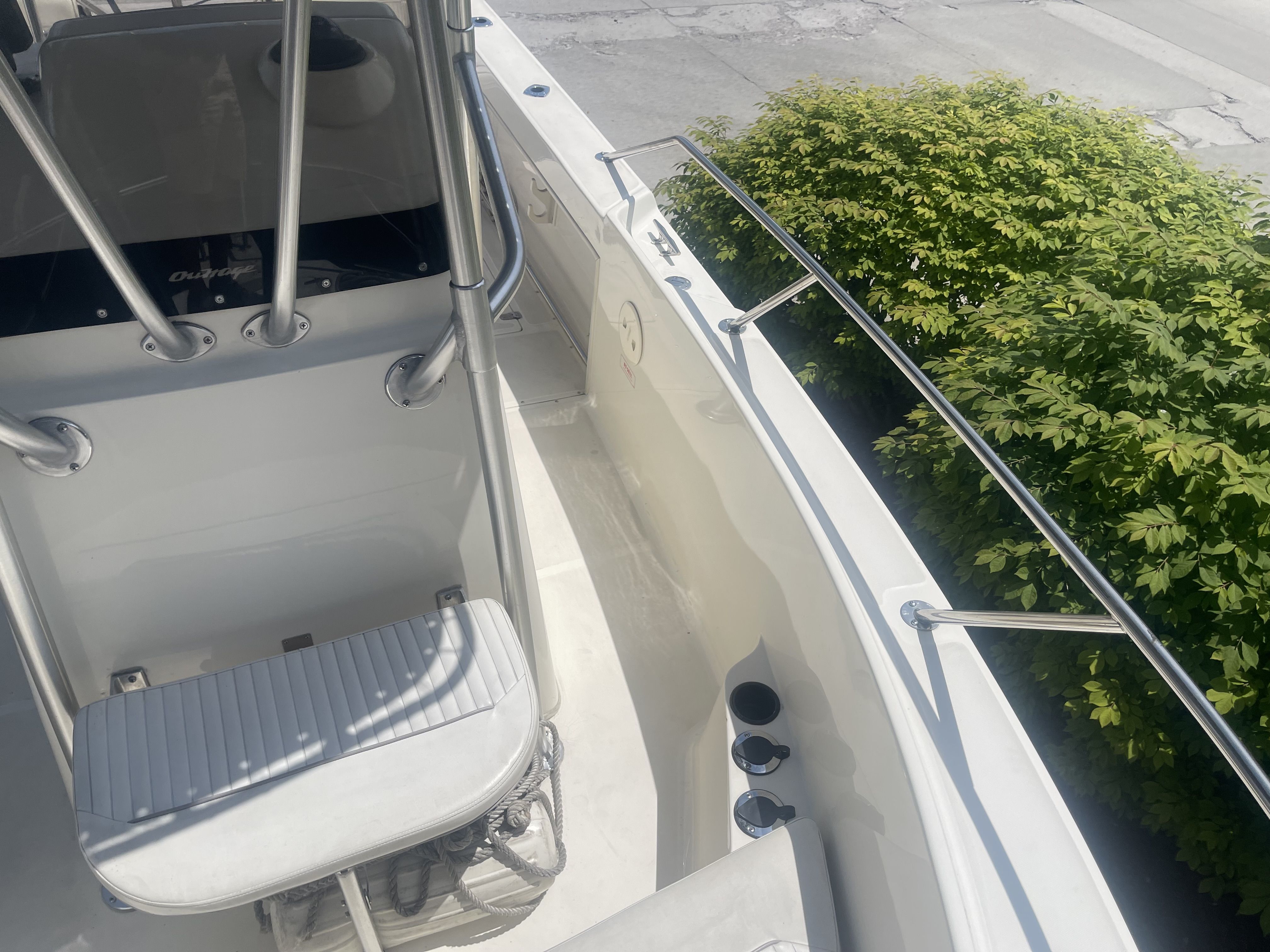 2000 Boston Whaler
                                                             21OUTRAGE Image Thumbnail #7