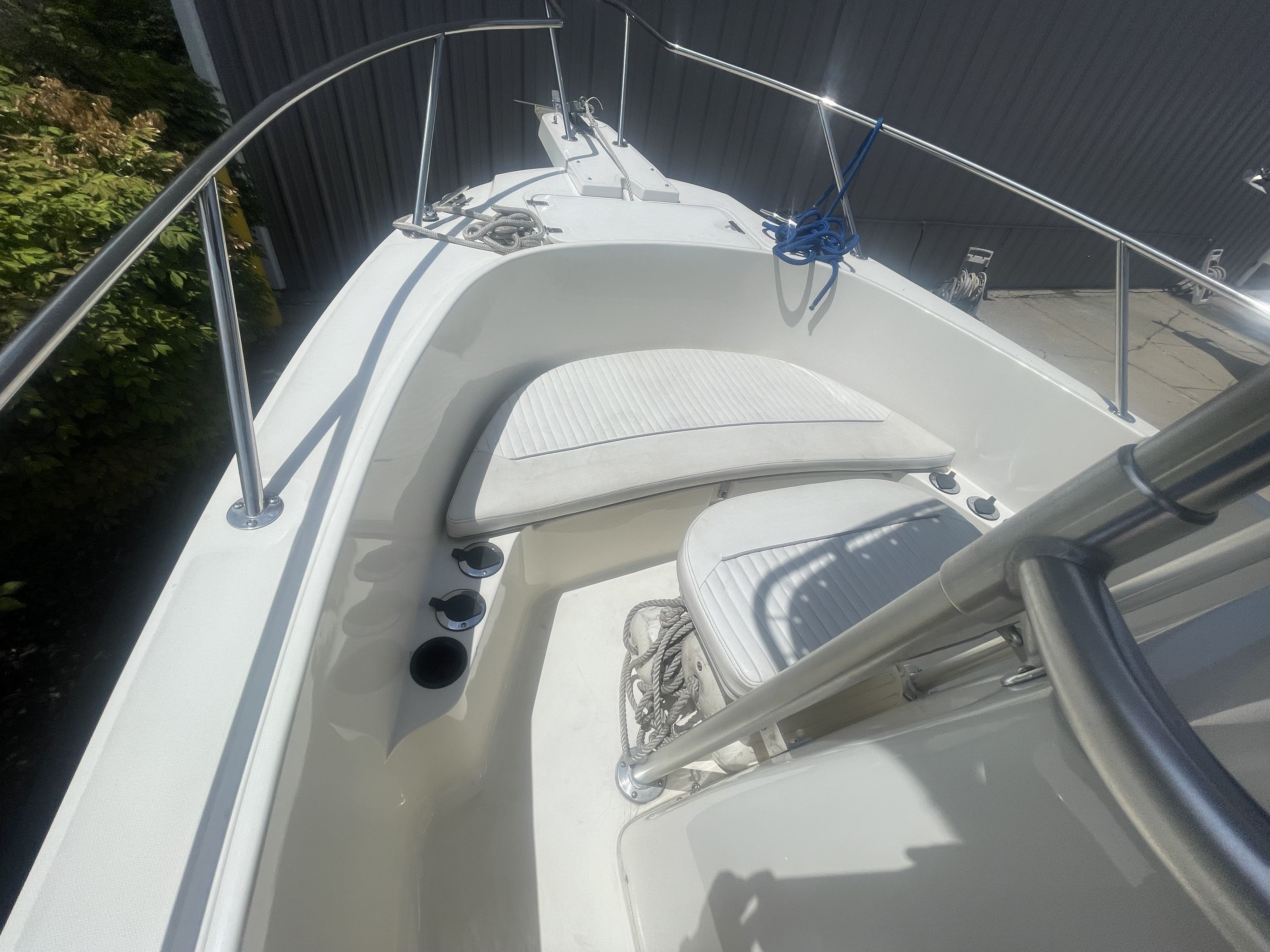 2000 Boston Whaler
                                                             21OUTRAGE Image Thumbnail #9