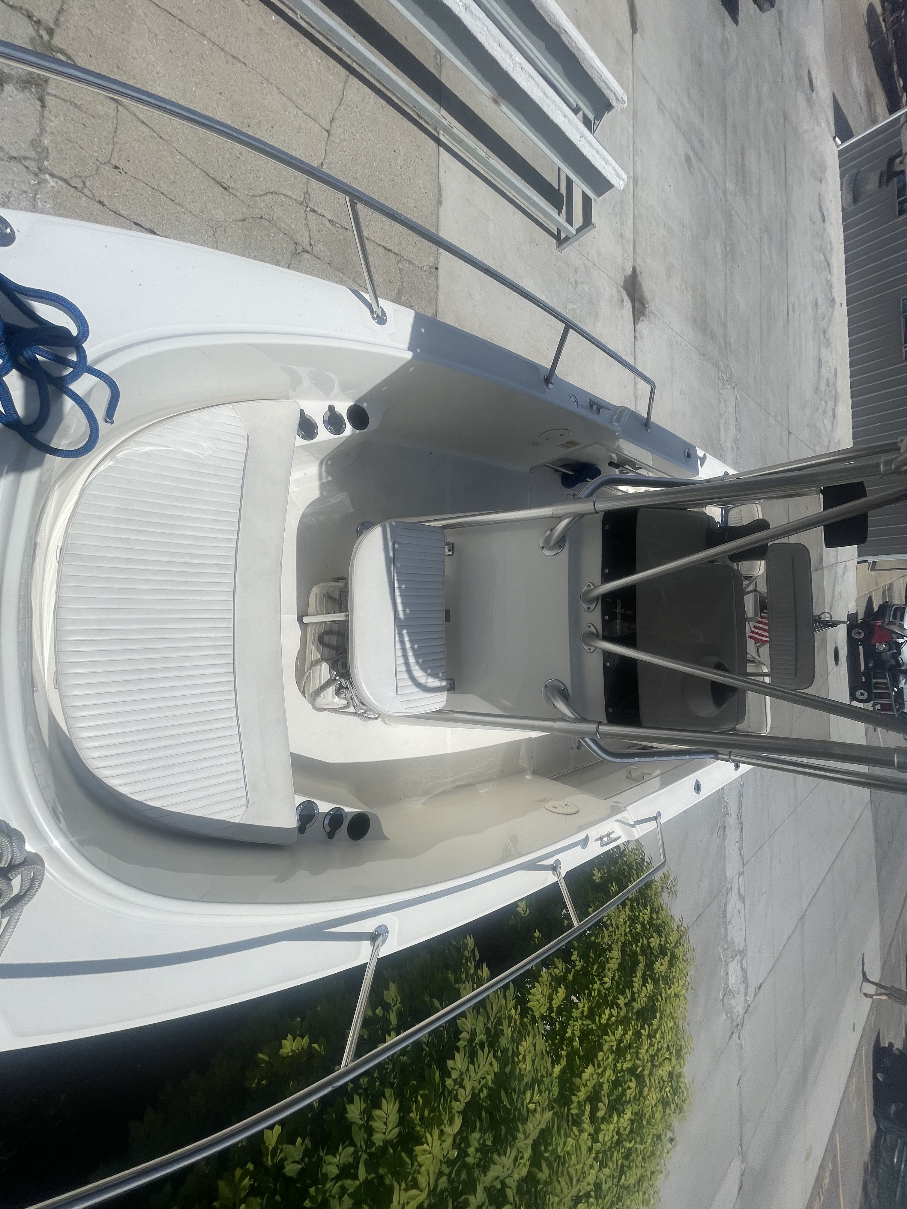 2000 Boston Whaler
                                                             21OUTRAGE Image Thumbnail #20