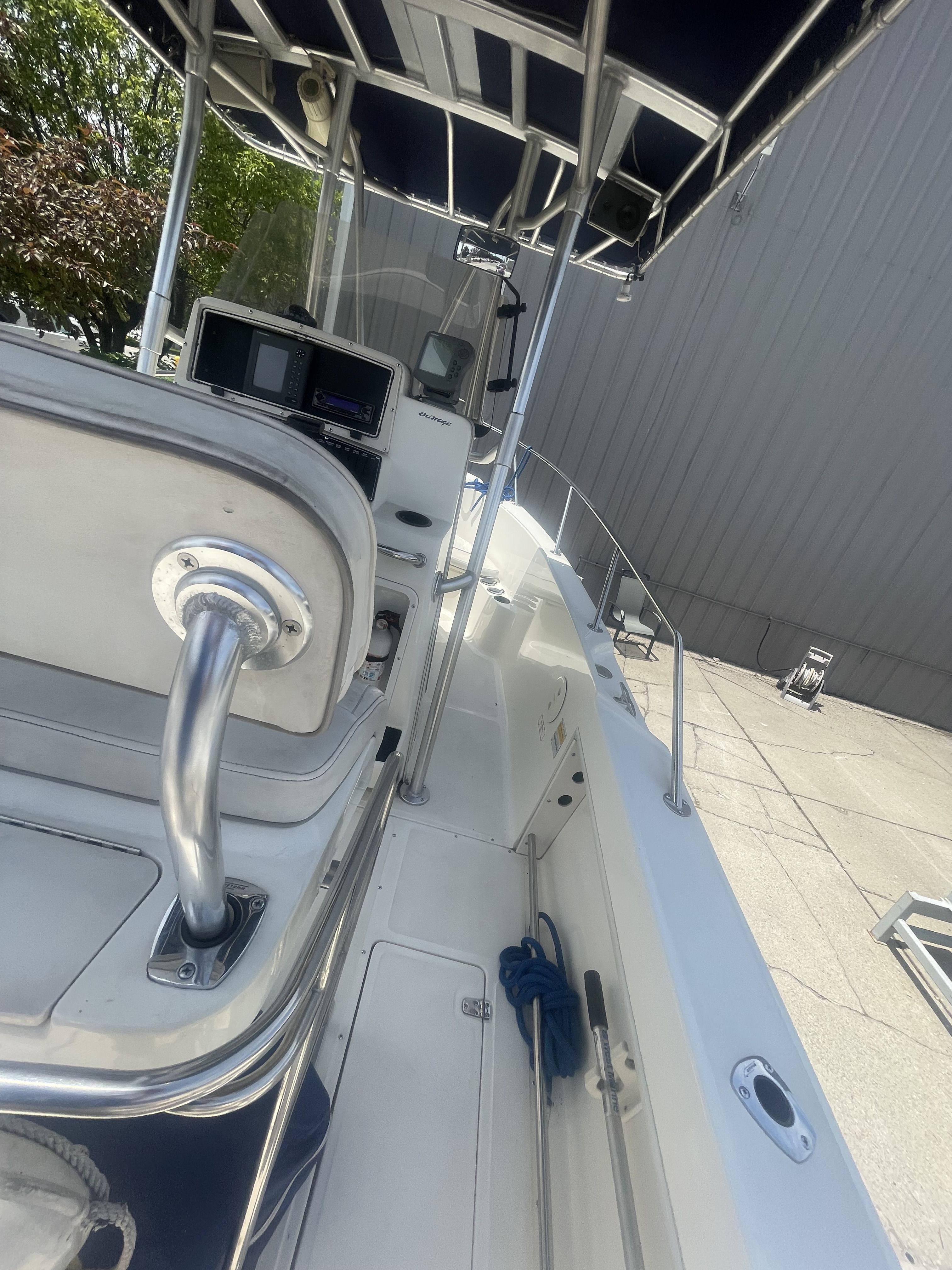 2000 Boston Whaler
                                                             21OUTRAGE Image Thumbnail #28