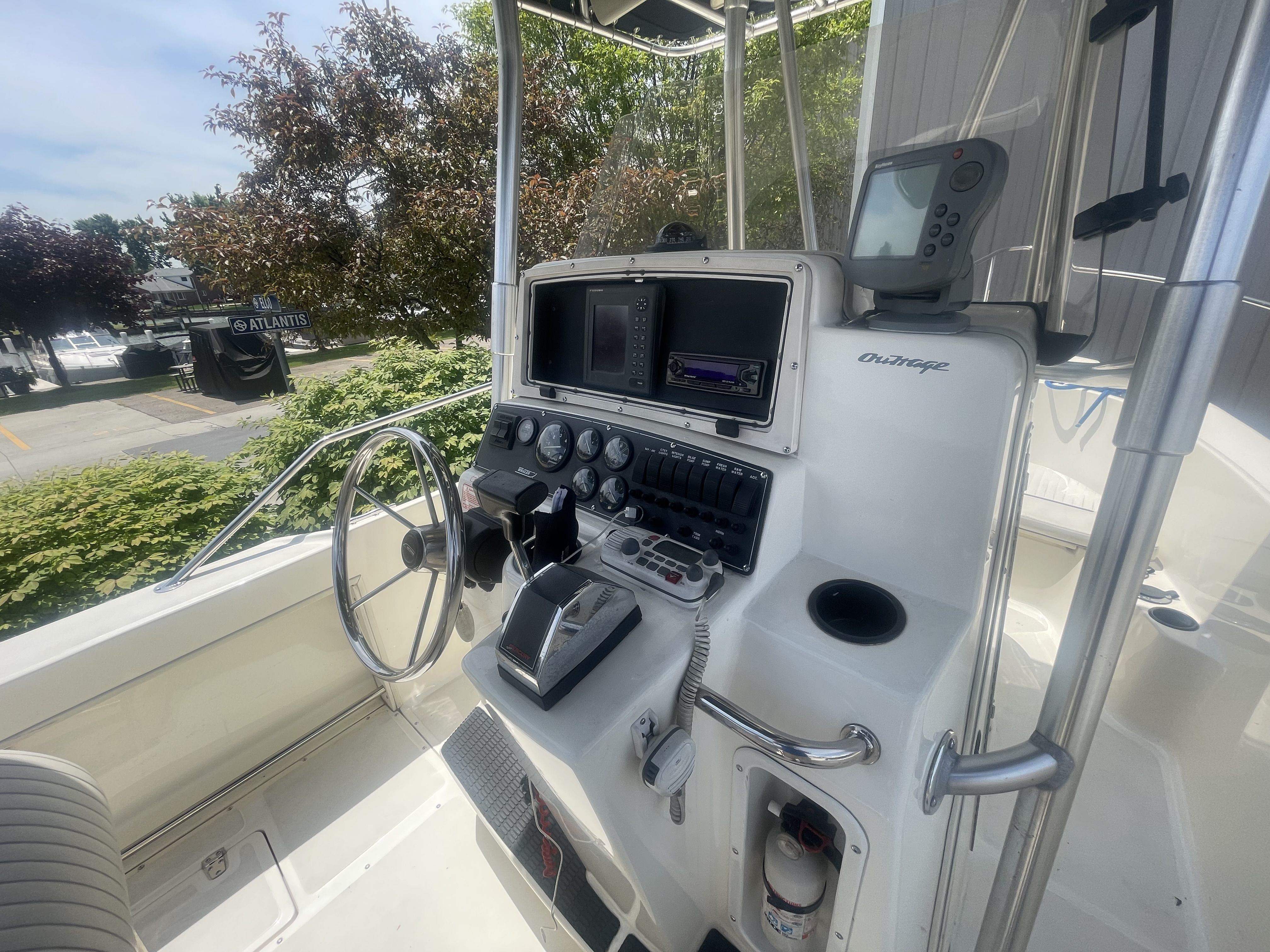 2000 Boston Whaler
                                                             21OUTRAGE Image Thumbnail #29