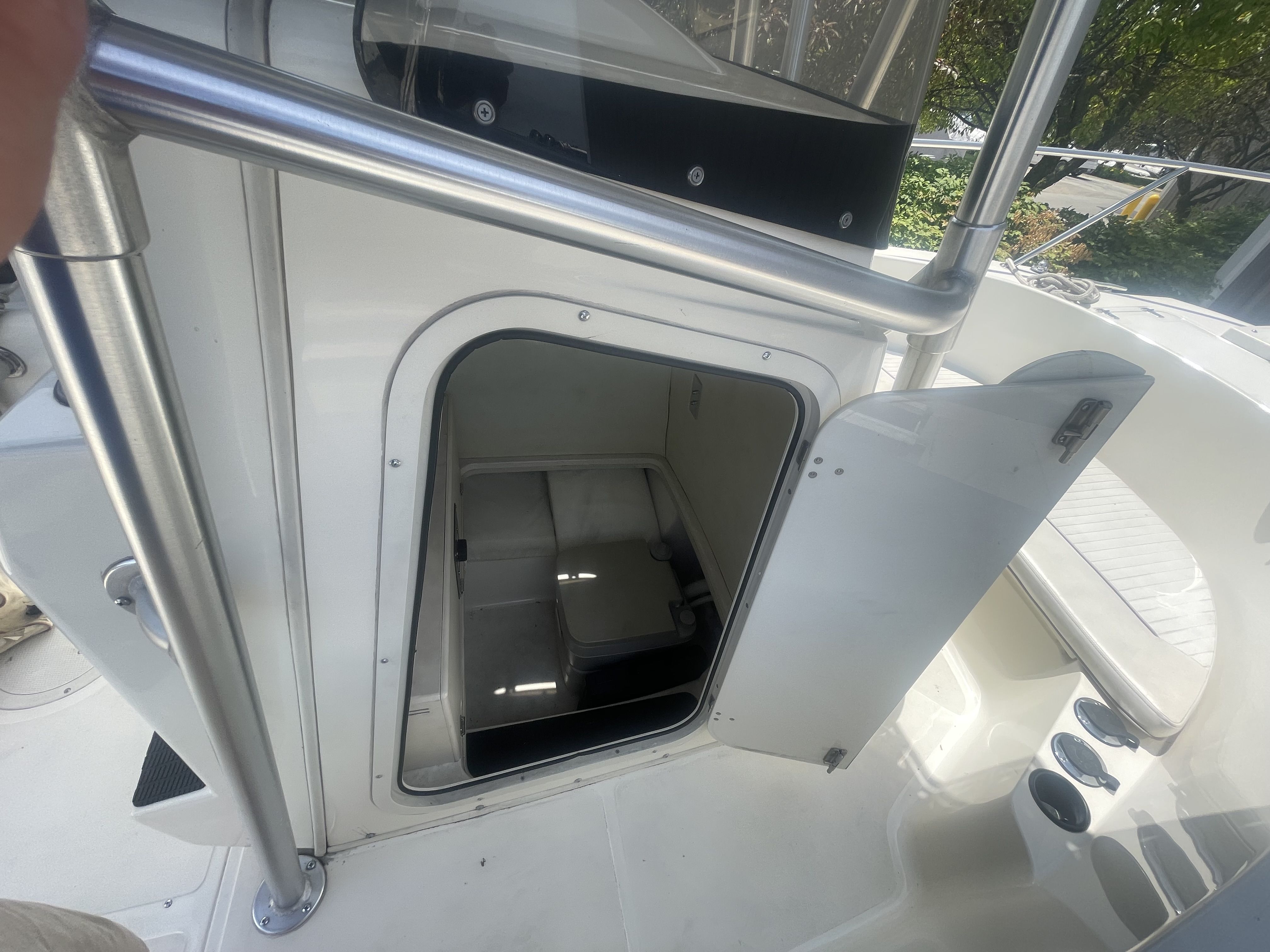 2000 Boston Whaler
                                                             21OUTRAGE Image Thumbnail #32