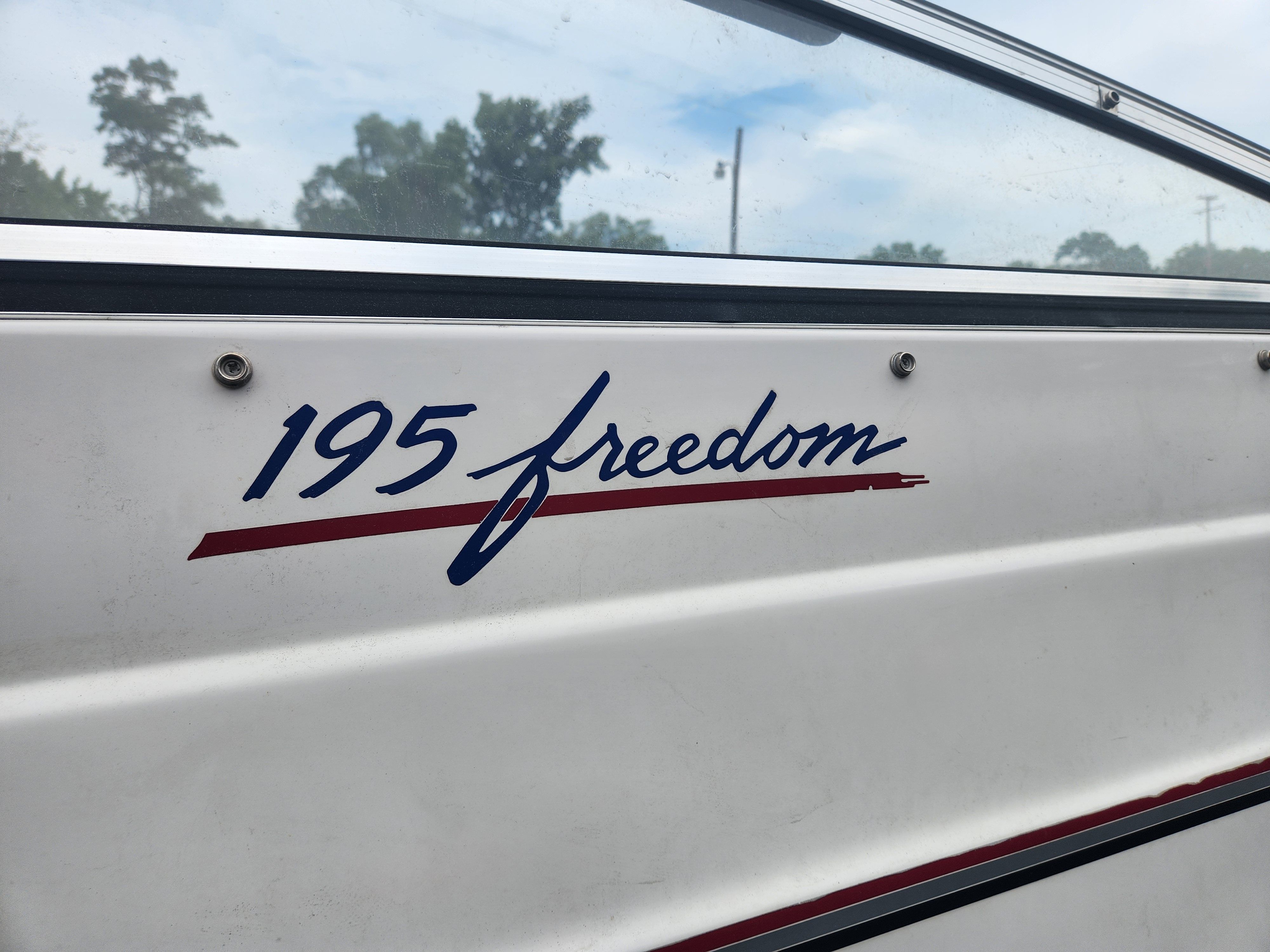 1991 Four Winns
                                                             195FREEDOM Image Thumbnail #18