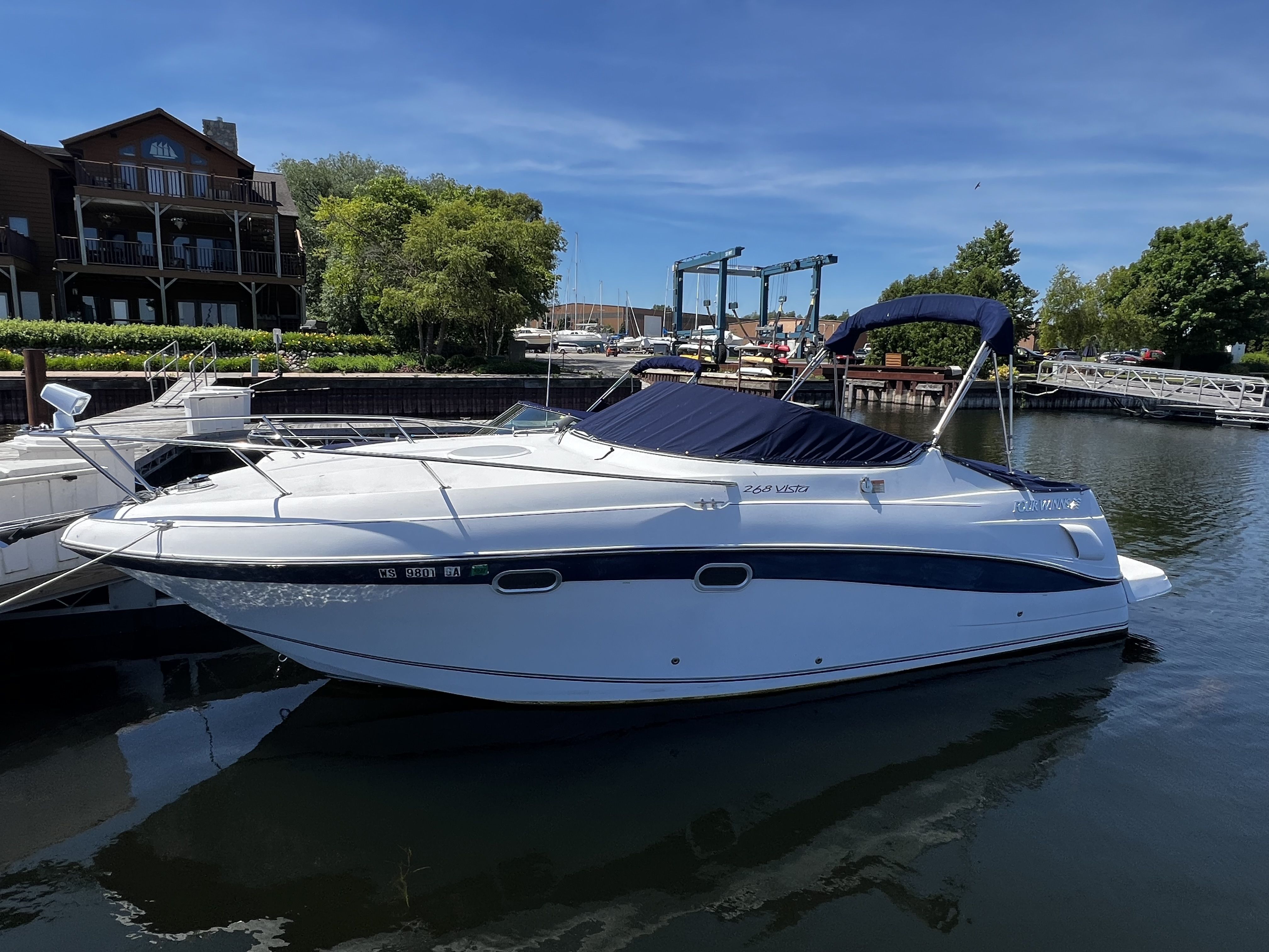 2001 Four Winns 268 VISTA Image Thumbnail #1