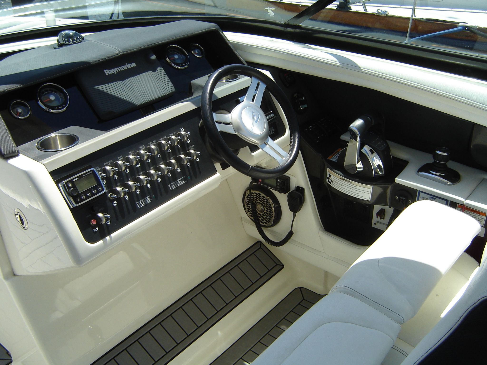 2015 Sea Ray
                                                             350 SLX Image Thumbnail #23