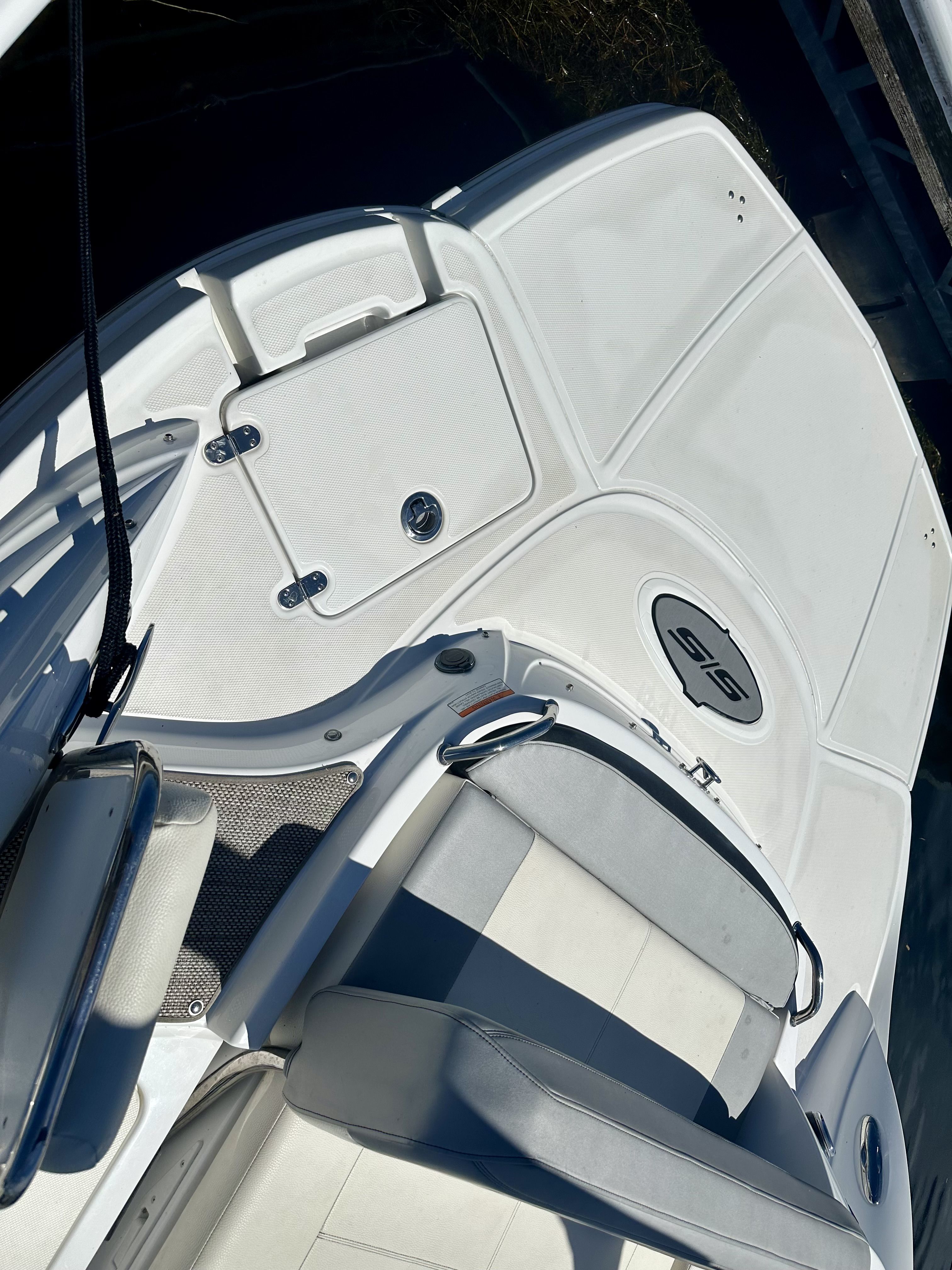 2017 Cruisers Yachts
                                                             238SS Image Thumbnail #4