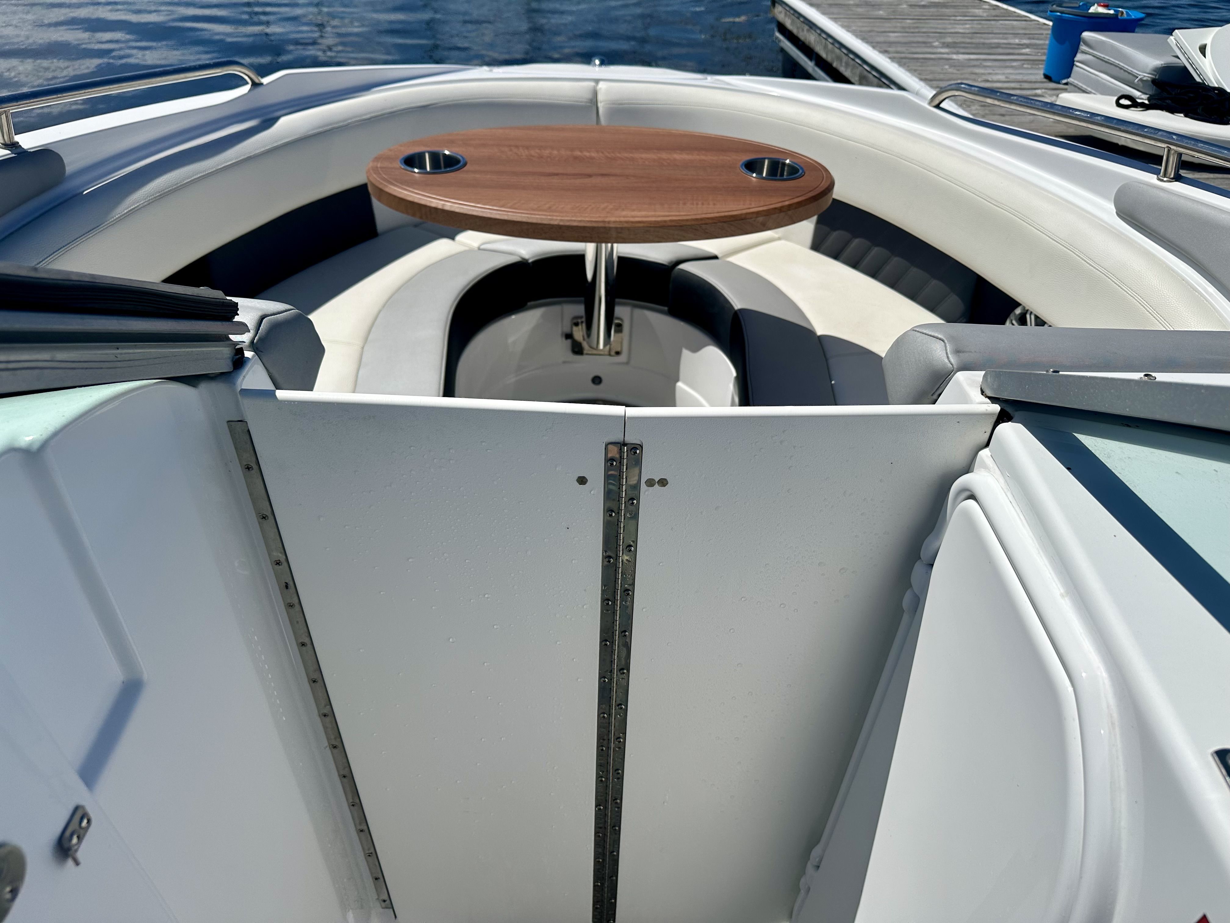 2017 Cruisers Yachts
                                                             238SS Image Thumbnail #11