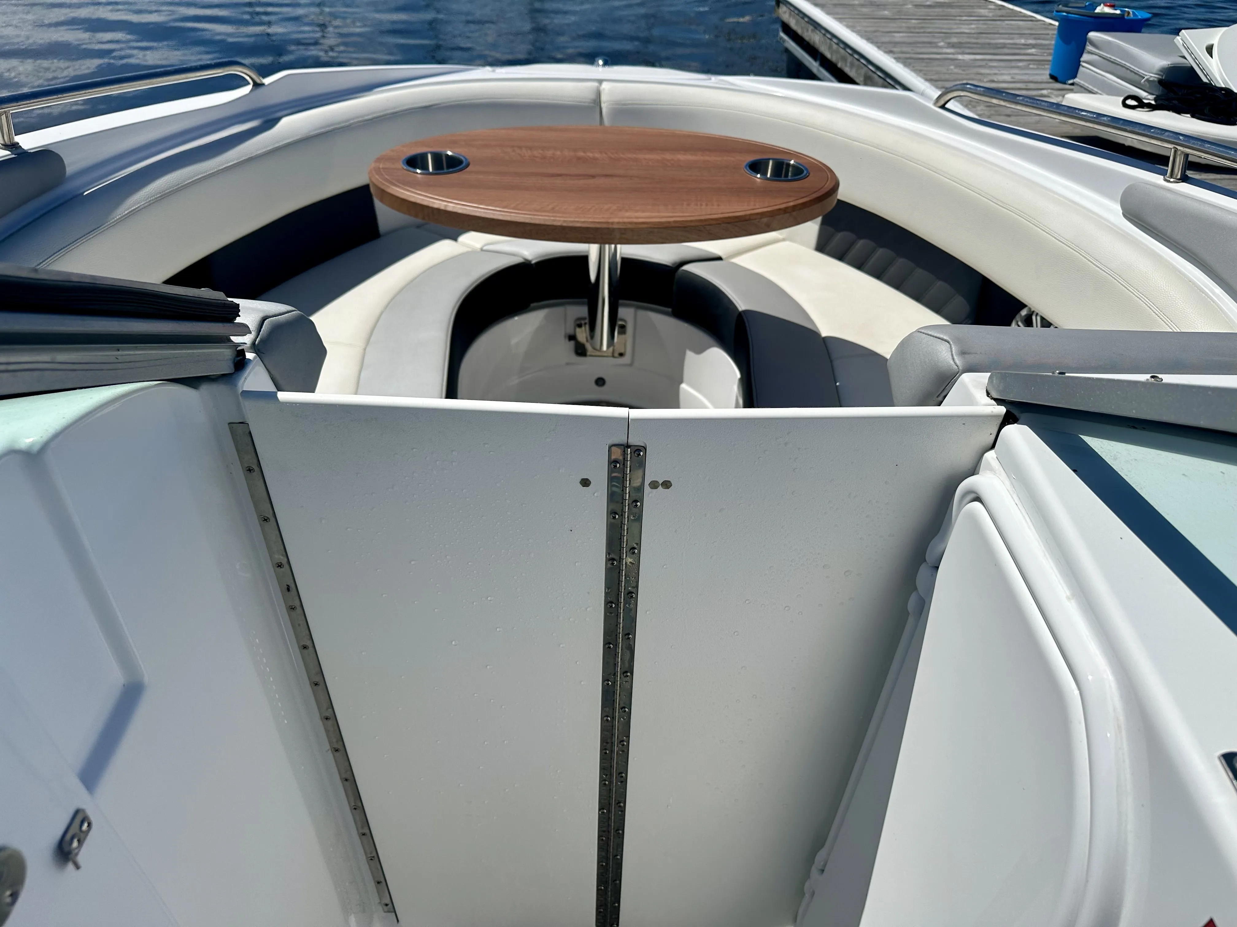 2017 Cruisers Yachts 238SS Image Thumbnail #11