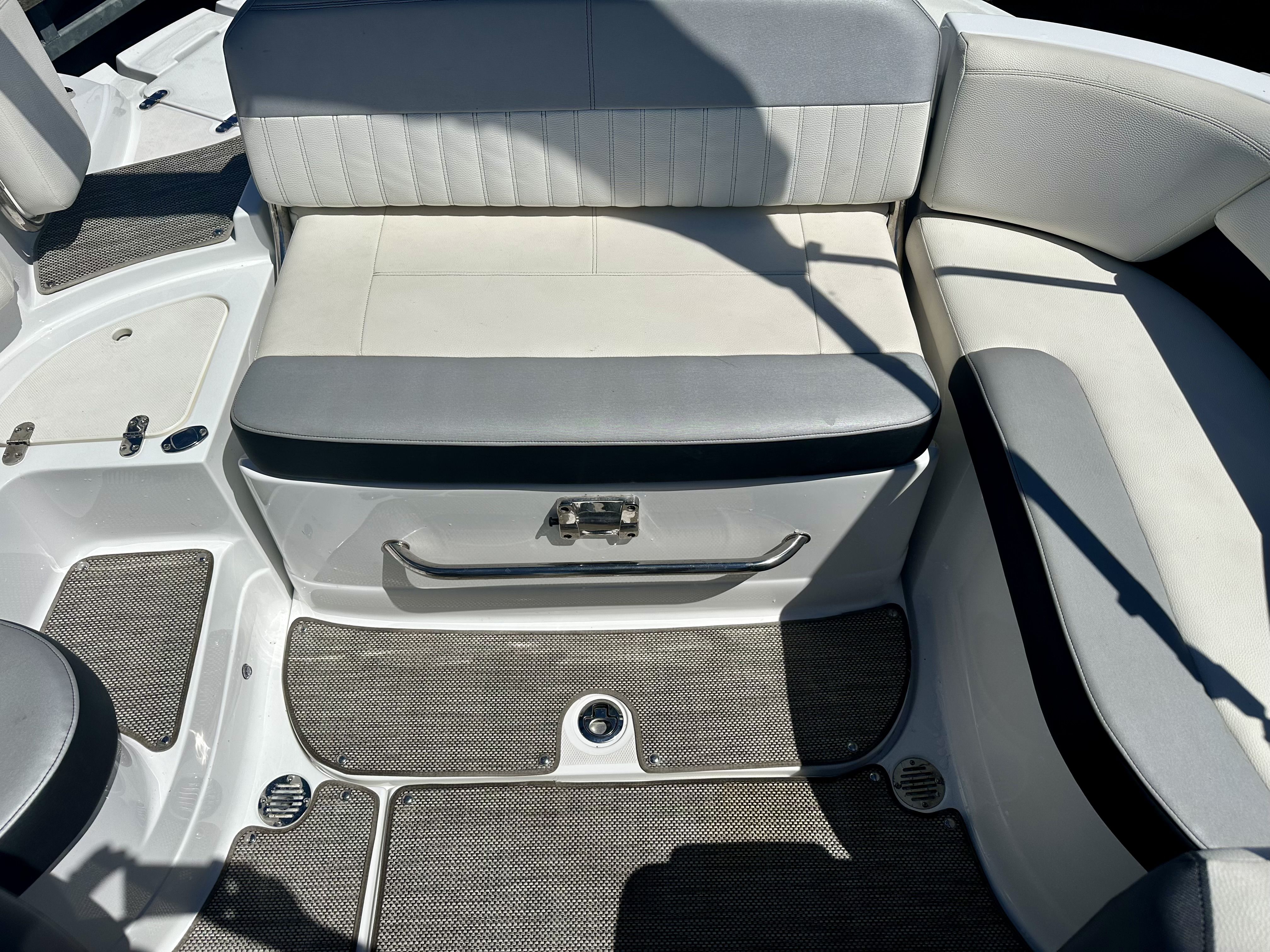 2017 Cruisers Yachts
                                                             238SS Image Thumbnail #12