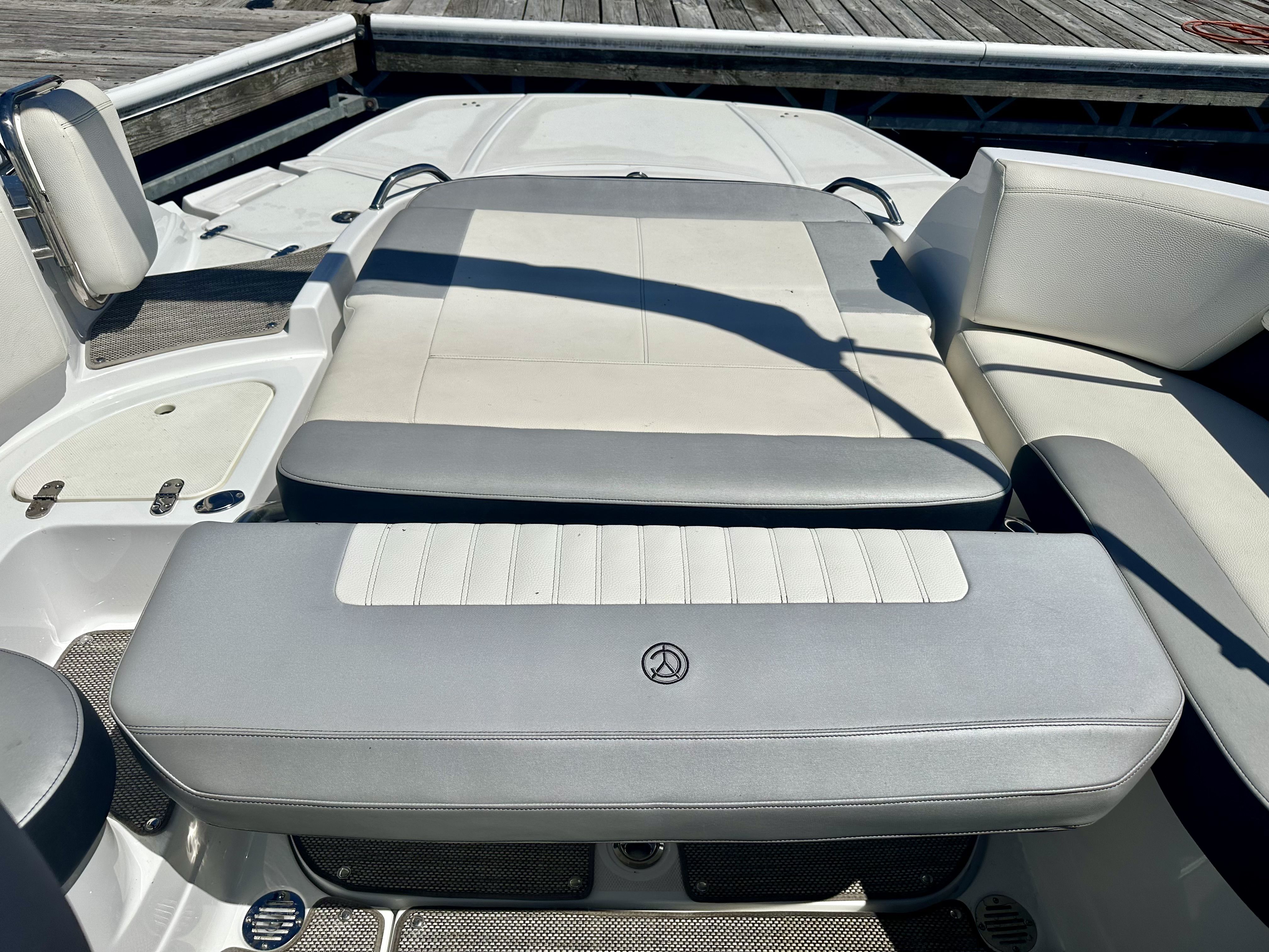 2017 Cruisers Yachts
                                                             238SS Image Thumbnail #17