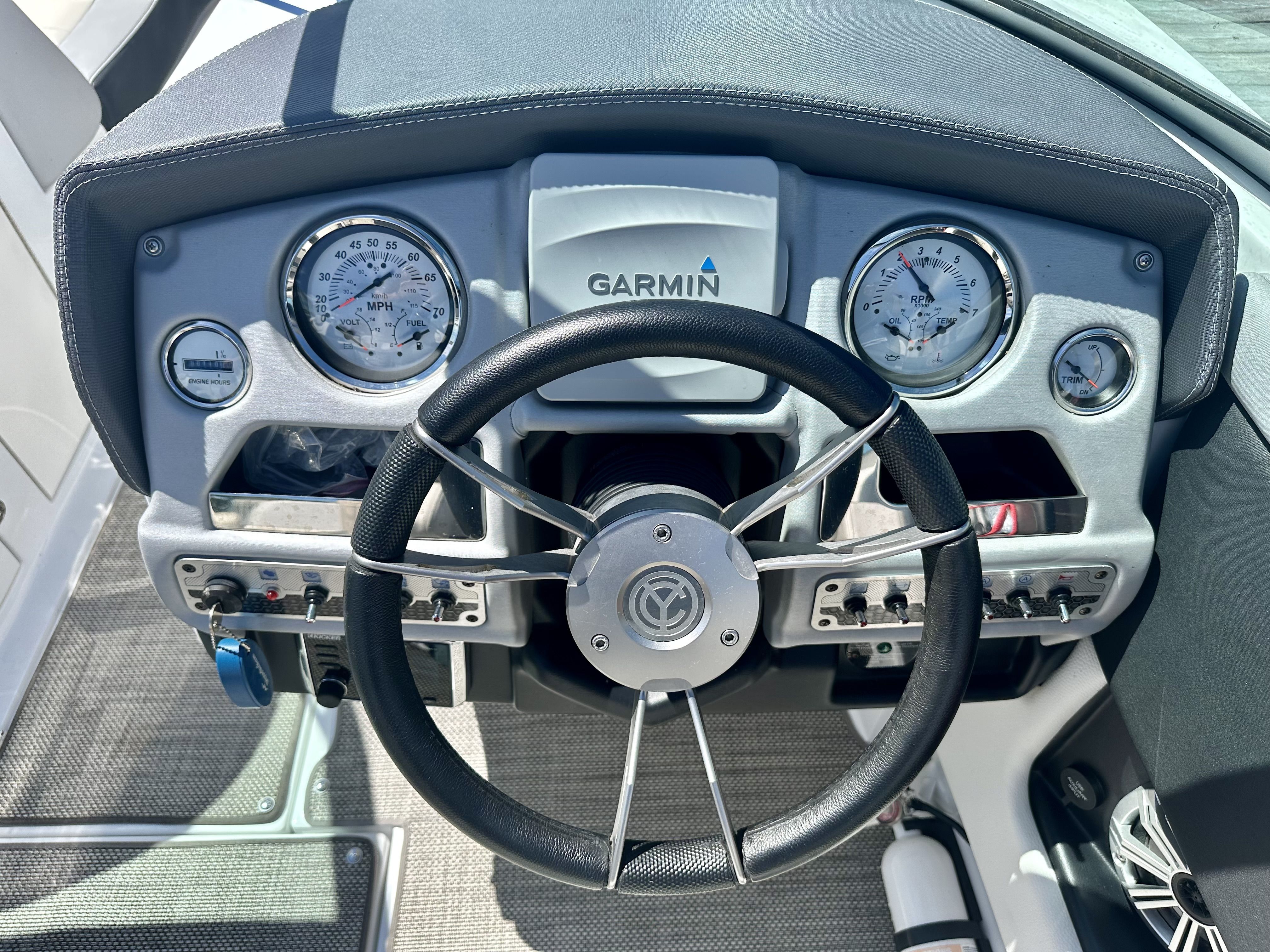 2017 Cruisers Yachts 238SS Image Thumbnail #7