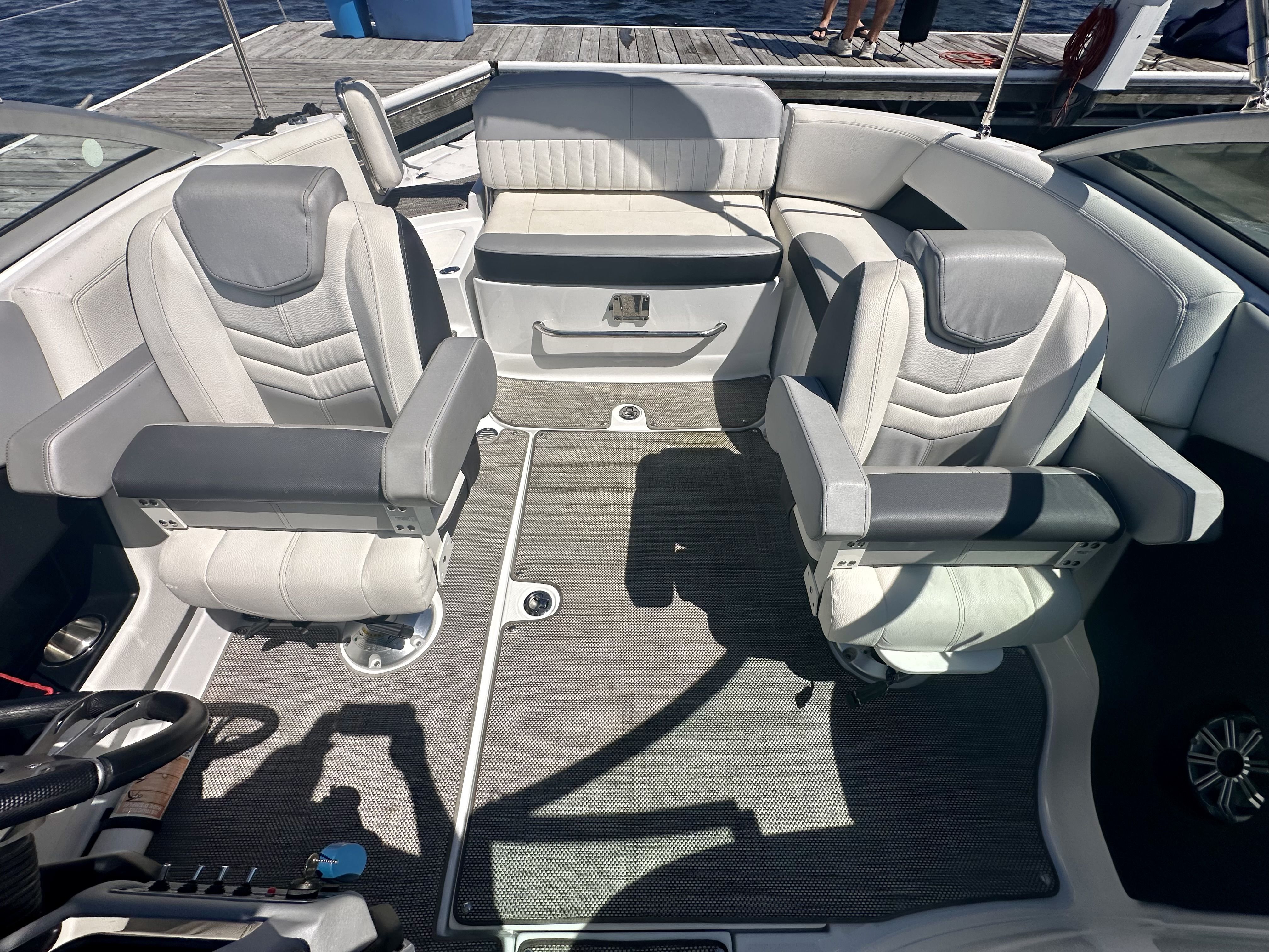 2017 Cruisers Yachts 238SS Image Thumbnail #14