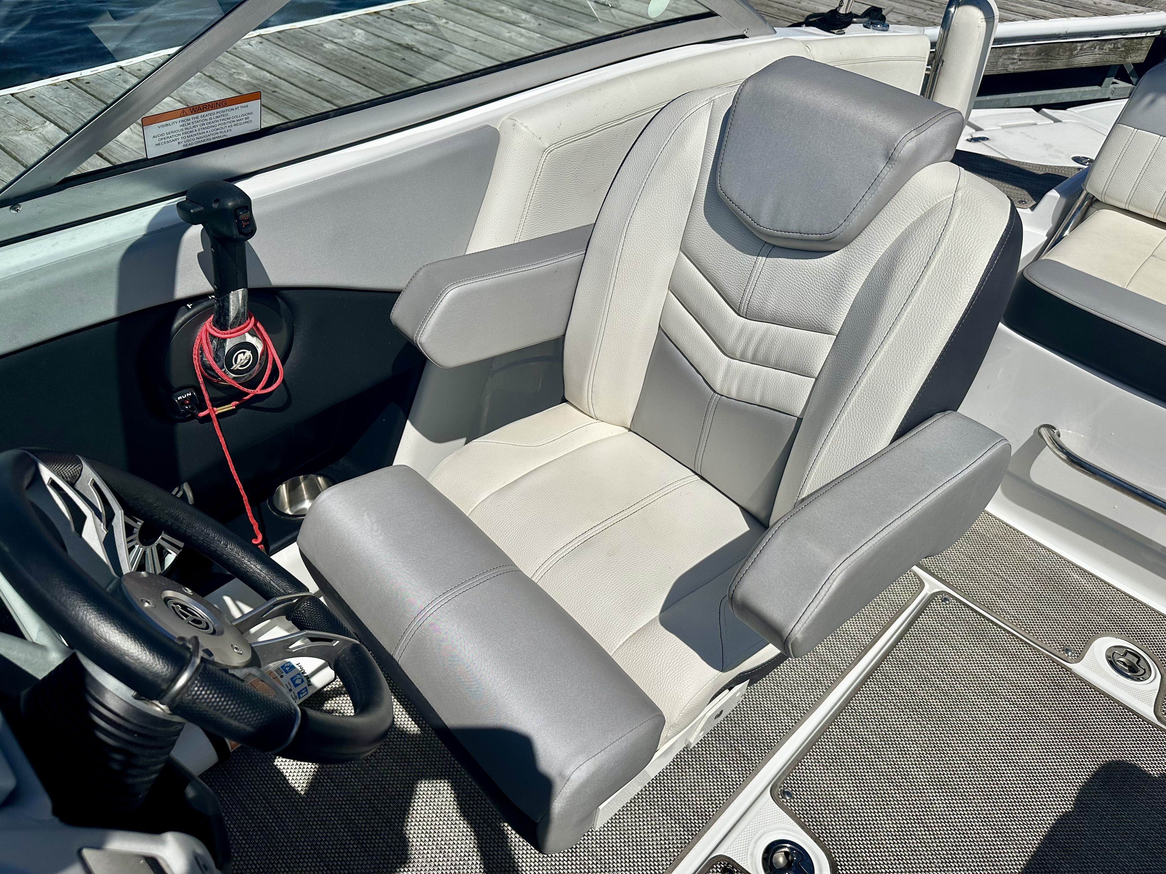 2017 Cruisers Yachts 238SS Image Thumbnail #16