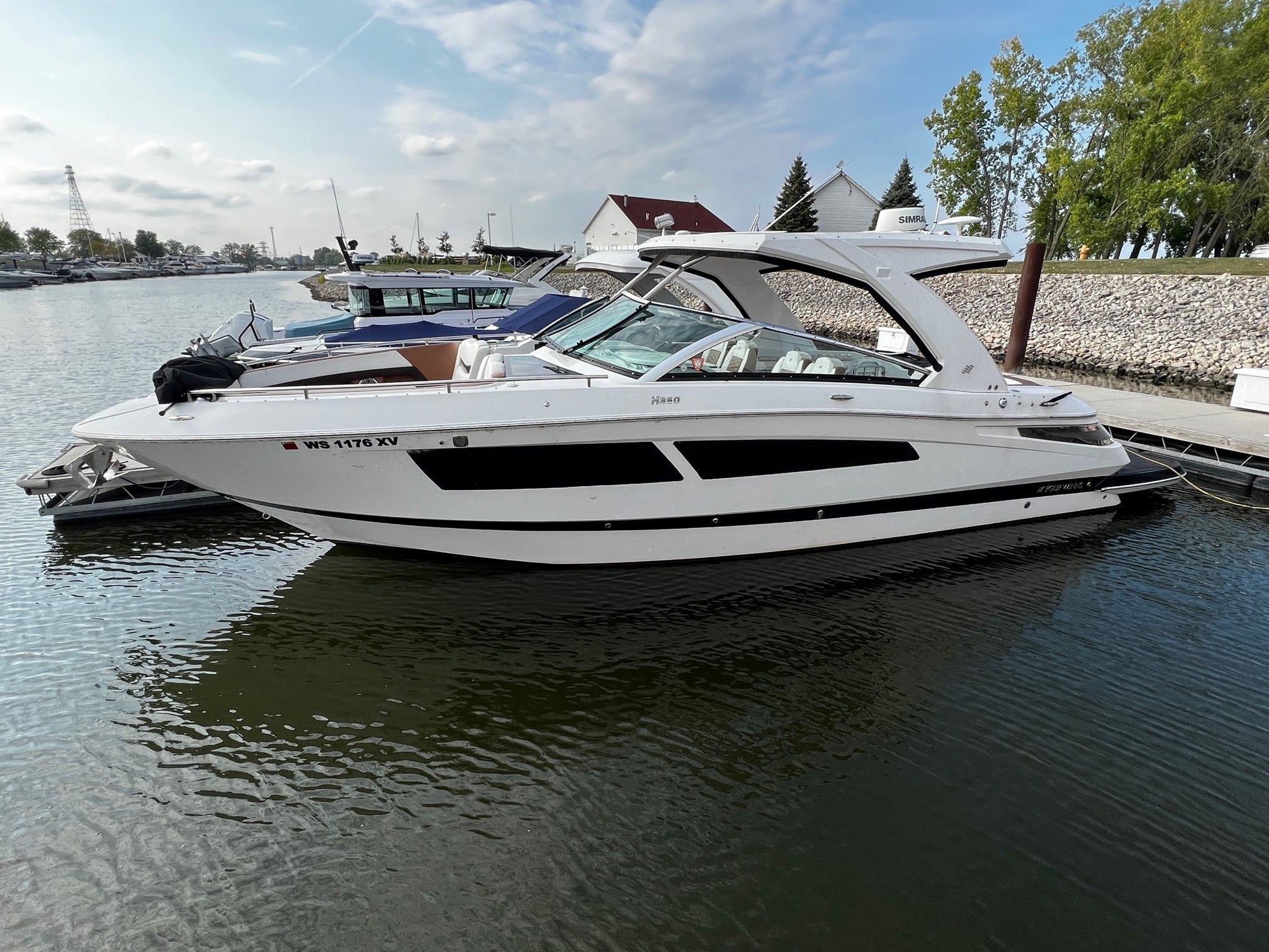 2018 Four Winns
                                                             350 HORIZON Image Thumbnail #0