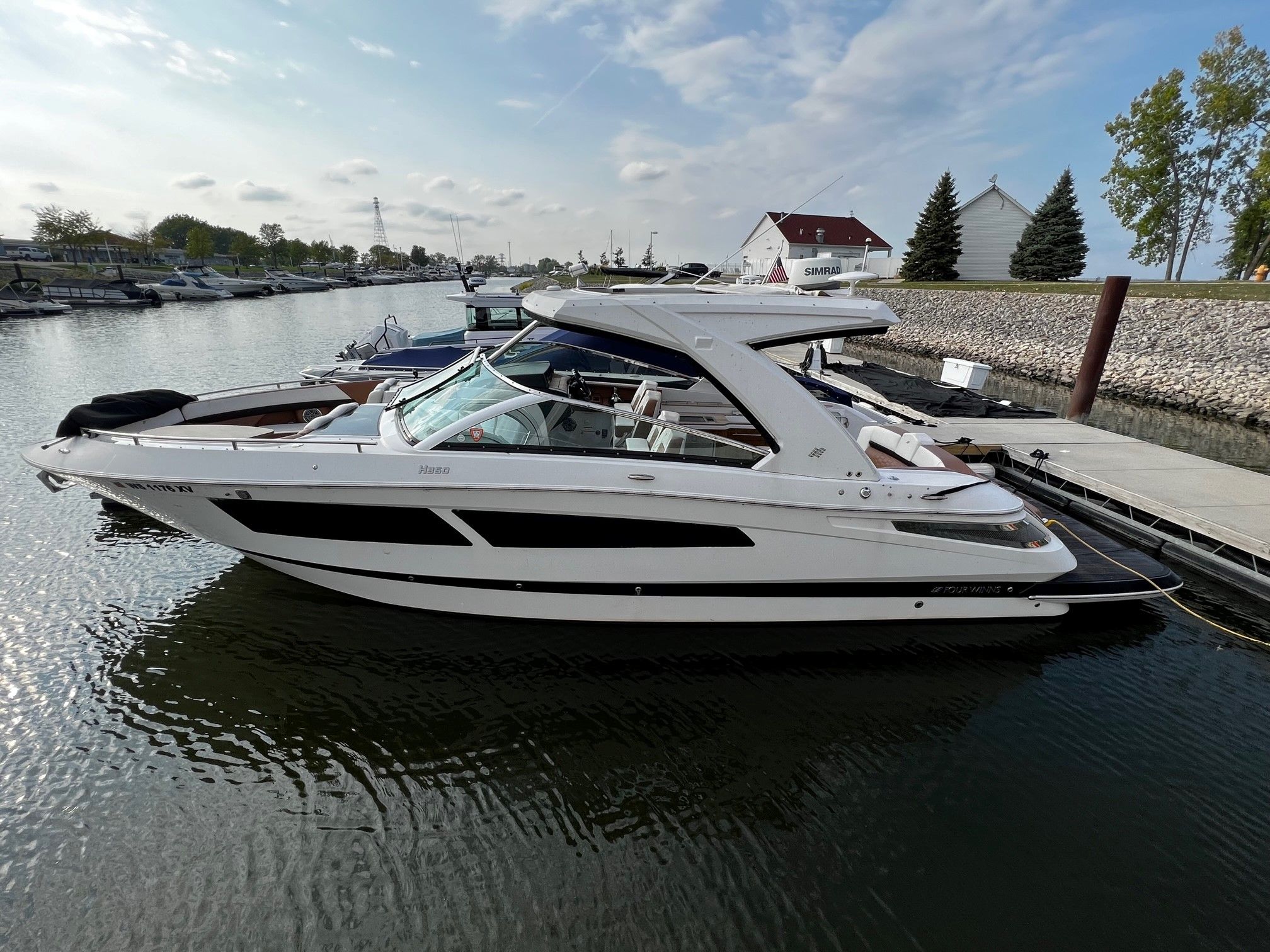 2018 Four Winns
                                                             350 HORIZON Image Thumbnail #1