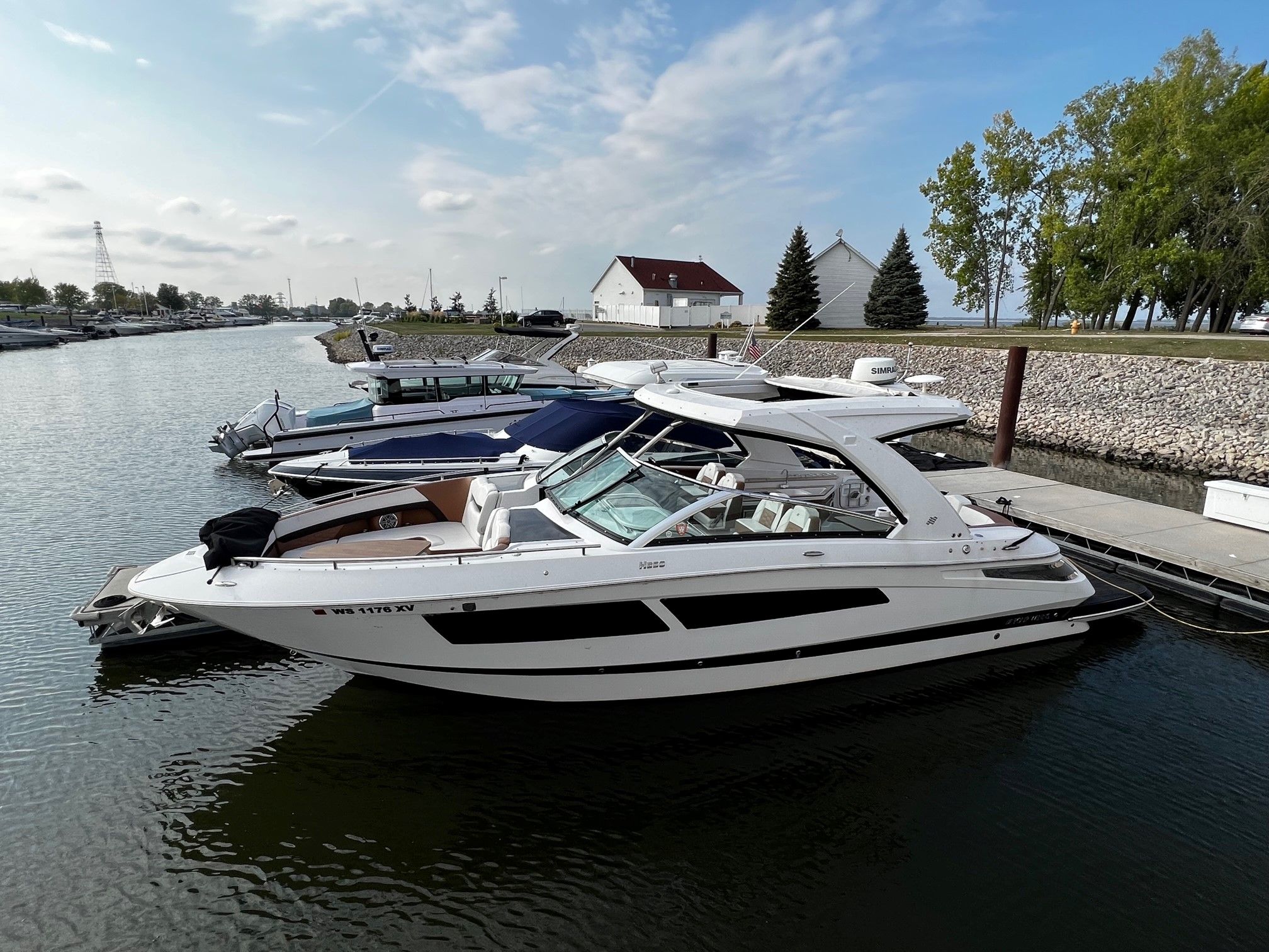 2018 Four Winns
                                                             350 HORIZON Image Thumbnail #3