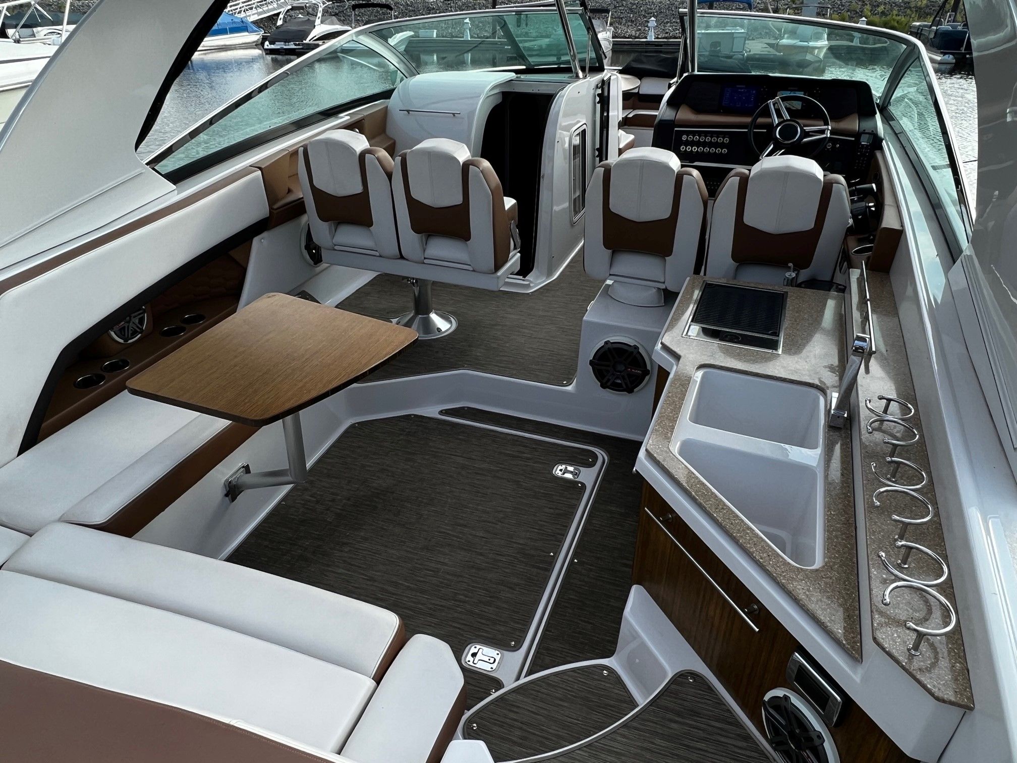 2018 Four Winns
                                                             350 HORIZON Image Thumbnail #7