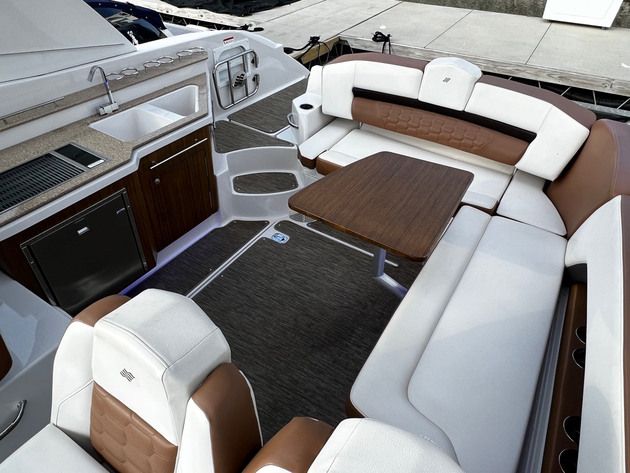 2018 Four Winns
                                                             350 HORIZON Image Thumbnail #9