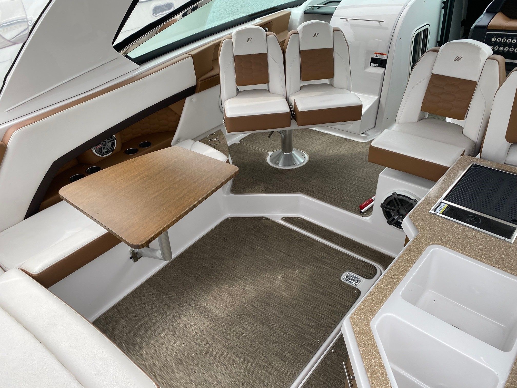 2018 Four Winns
                                                             350 HORIZON Image Thumbnail #10