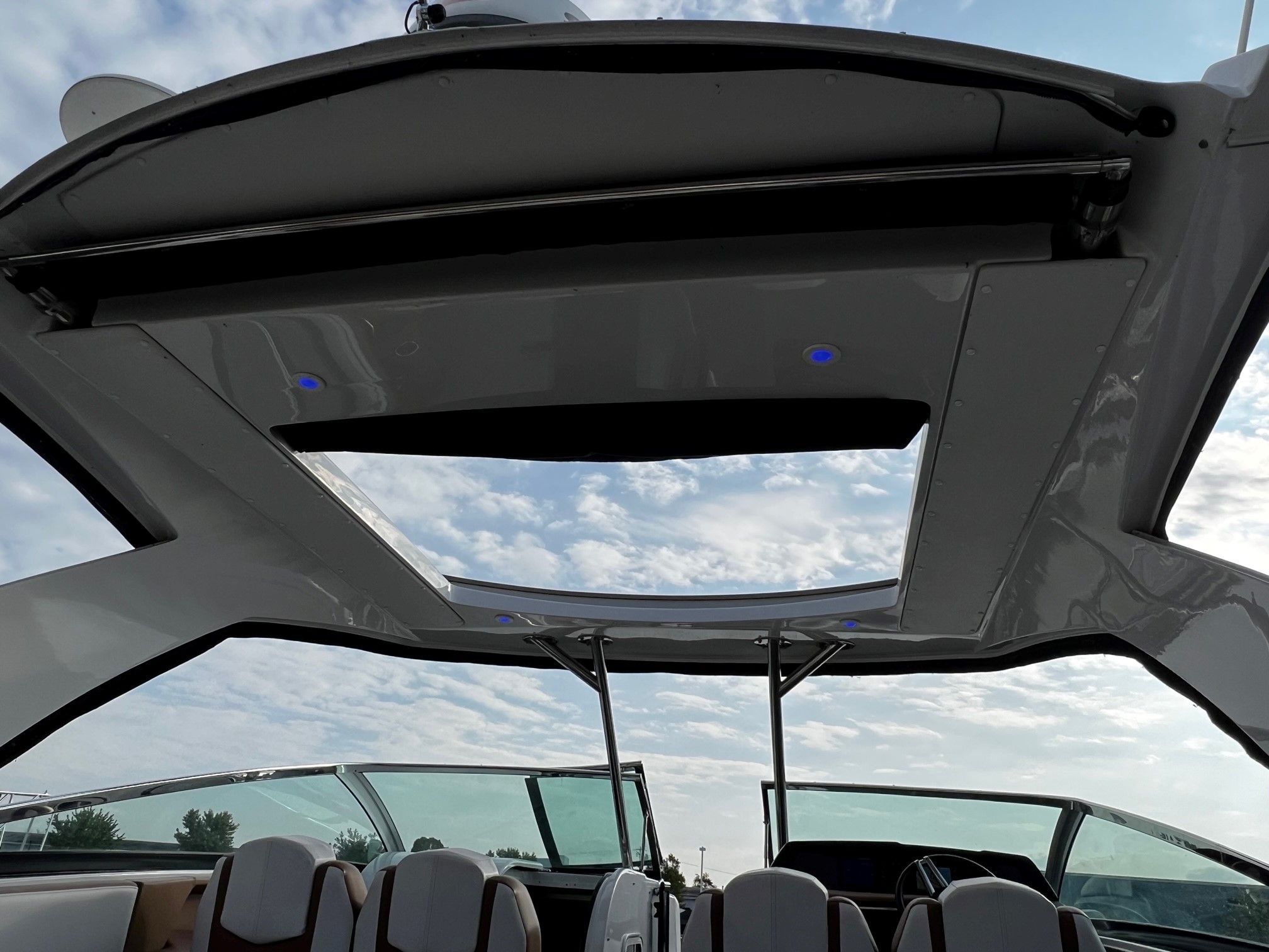 2018 Four Winns
                                                             350 HORIZON Image Thumbnail #11