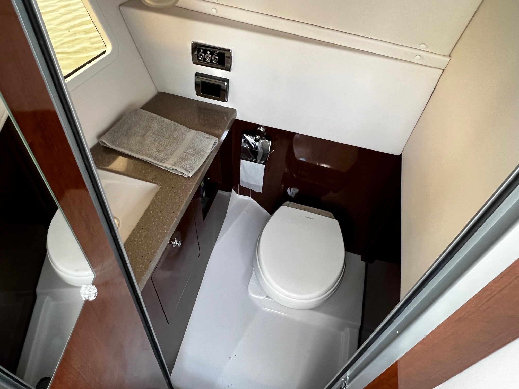 2018 Four Winns
                                                             350 HORIZON Image Thumbnail #19