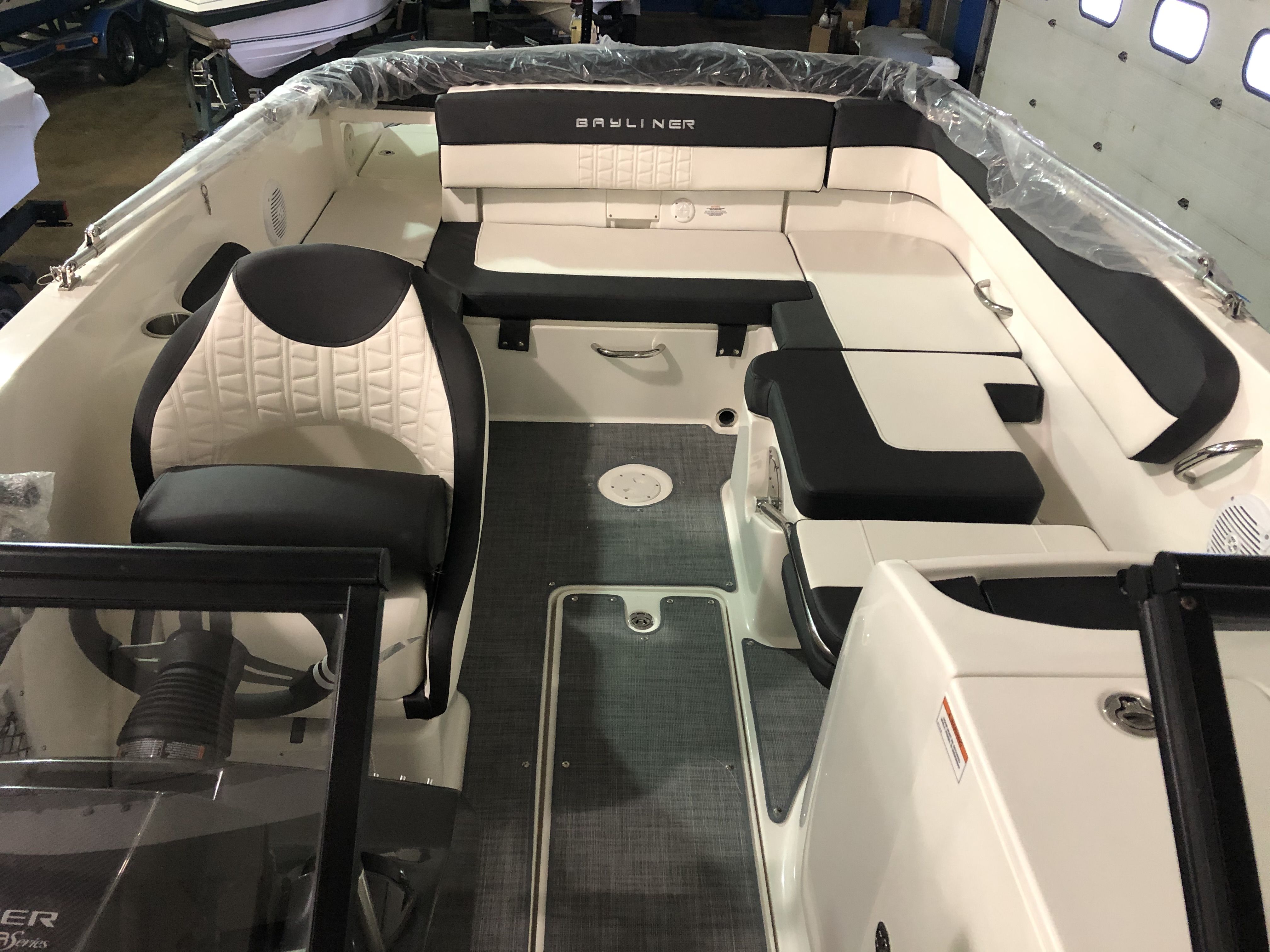 2021 Bayliner
                                                             VR6 Bowrider I/O Image Thumbnail #3