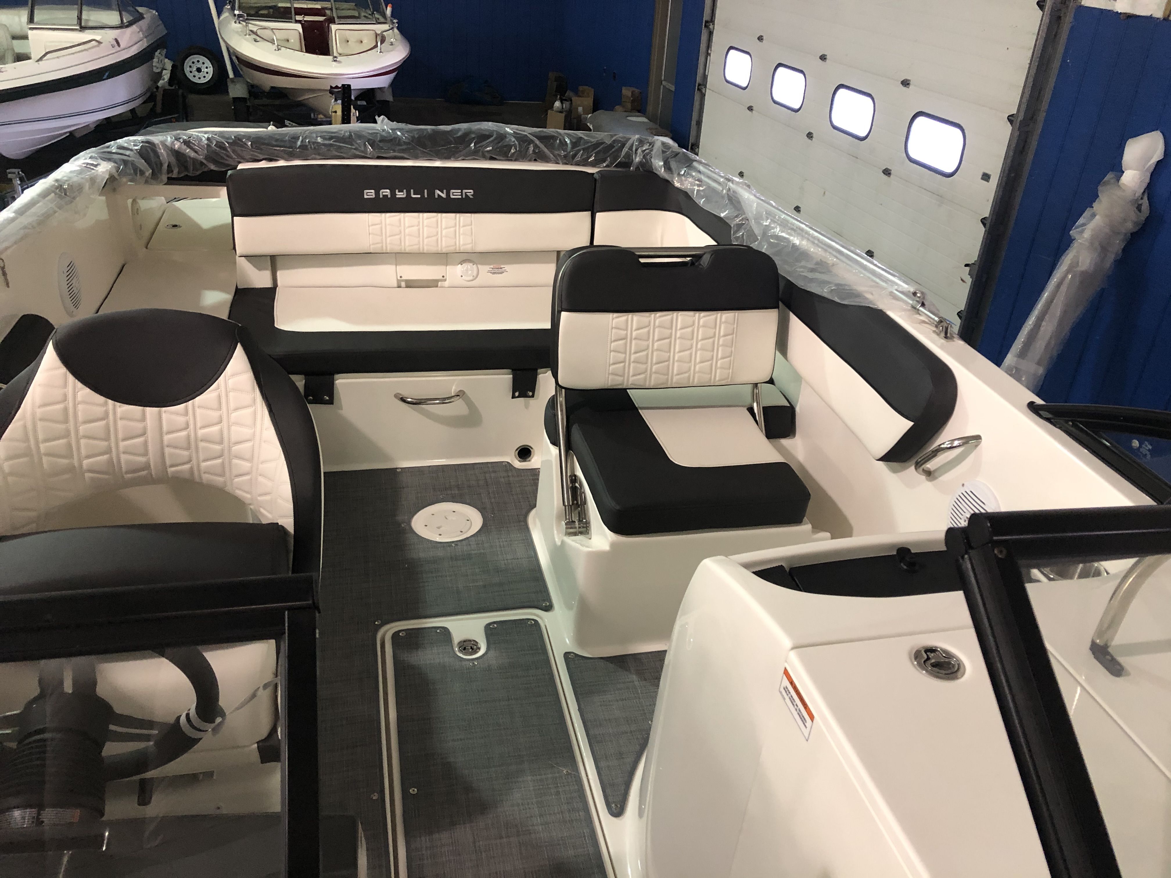 2021 Bayliner
                                                             VR6 Bowrider I/O Image Thumbnail #5