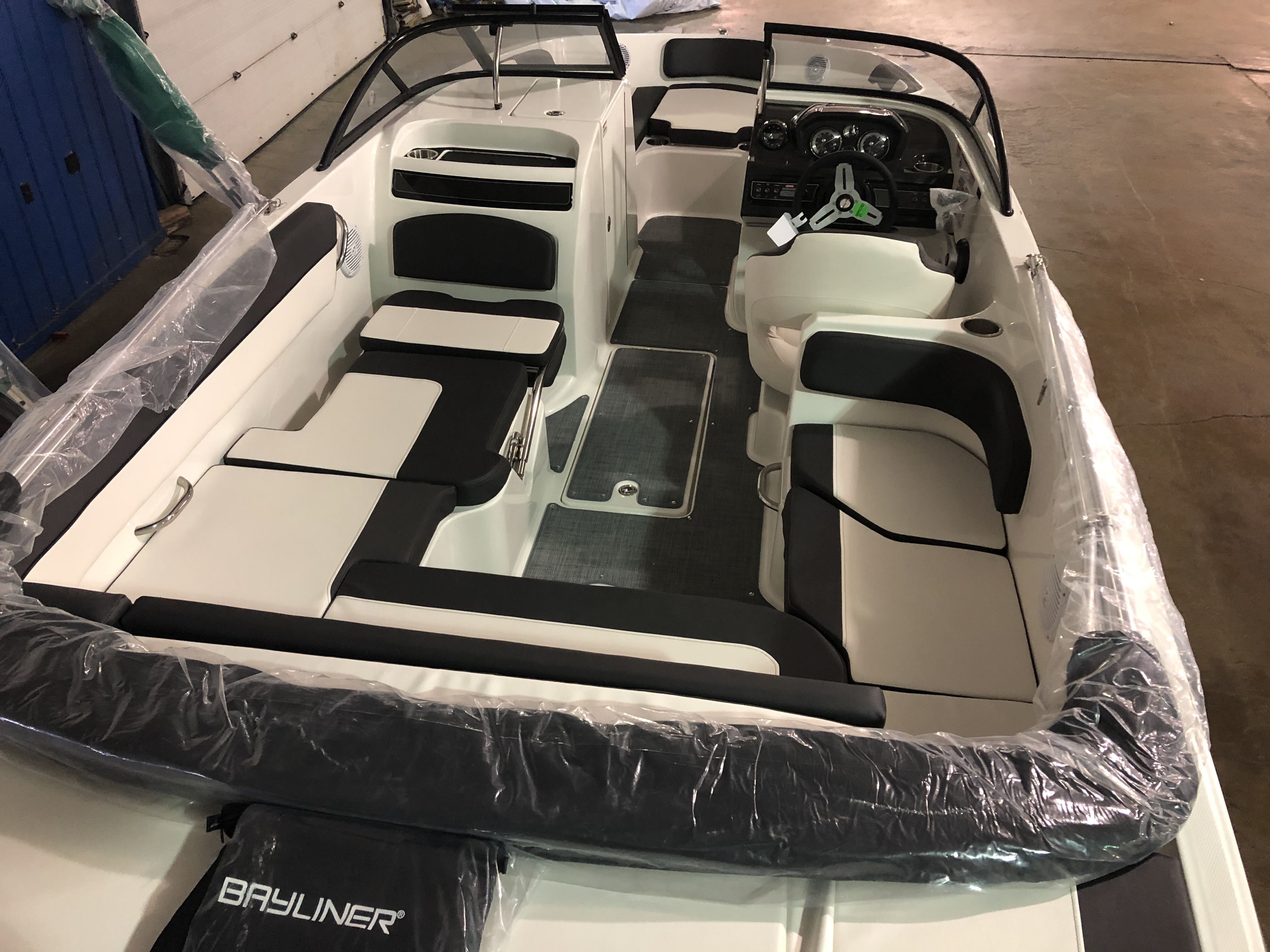 2021 Bayliner
                                                             VR6 Bowrider I/O Image Thumbnail #6